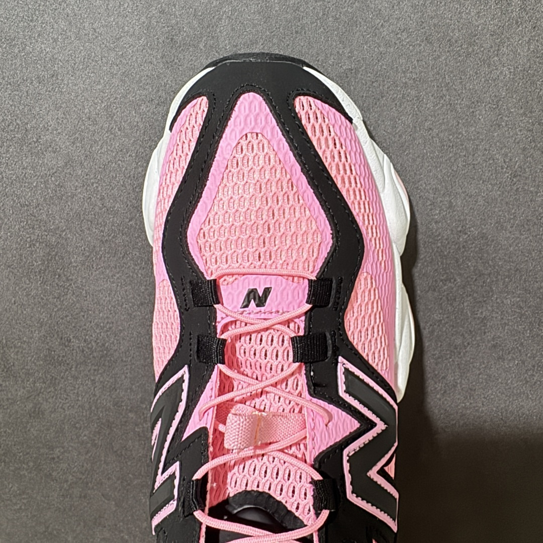 图片[5]-【公司级】New Balance NB 9060 复古单品 9060凉鞋 鞋款灵感源自设计师本人对夏日的怀日回忆。鞋面大身由空间双格及磨砂鞋面拼接而生，配以柔和、温暖的粉橘色调，夏日氛围拉满采用大面积网眼以及麂皮材质覆盖鞋身，还原经典气质。搭载ABZORB避震科技，由泡沫聚酯制成，上脚可以有效减少由鞋底反弹对身体及双腿的冲击 货号：U90608AD 尺码：36 37 37.5 38 38.5 39.5 40 40.5 41-莆田鞋