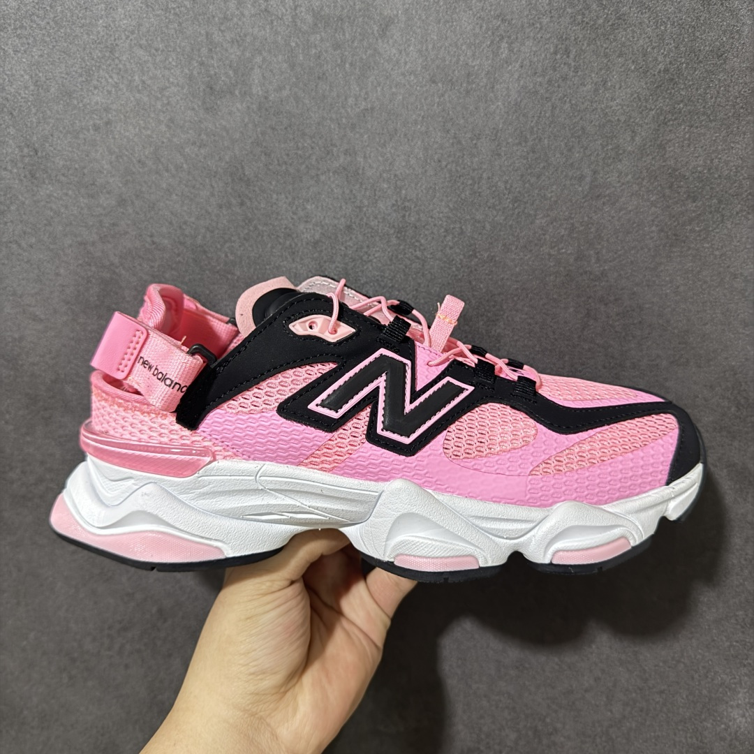 【公司级】New Balance NB 9060 复古单品 9060凉鞋 鞋款灵感源自设计师本人对夏日的怀日回忆。鞋面大身由空间双格及磨砂鞋面拼接而生，配以柔和、温暖的粉橘色调，夏日氛围拉满采用大面积网眼以及麂皮材质覆盖鞋身，还原经典气质。搭载ABZORB避震科技，由泡沫聚酯制成，上脚可以有效减少由鞋底反弹对身体及双腿的冲击 货号：U90608AD 尺码：36 37 37.5 38 38.5 39.5 40 40.5 41-莆田鞋