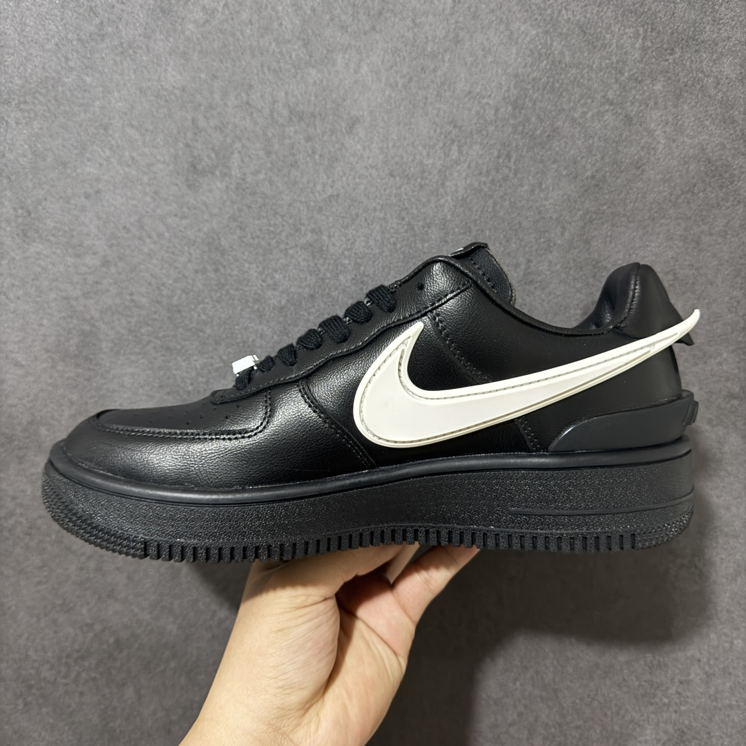图片[2]-【公司级】Ambush x AF1 Air Force 1 Low 空军一号低帮运动板鞋 联名大钩黑白 DV3464-001 独家正确版 完美出品 高端外贸 零售客户首选 AMBUSH X AF1 Low 联名款 原鞋开版 耗时3个月匠心打造 原厂进口纳帕皮料 人工甩皮 全新正确RB原大底 上手上脚复刻正品质感 尺码： 36-45-莆田鞋