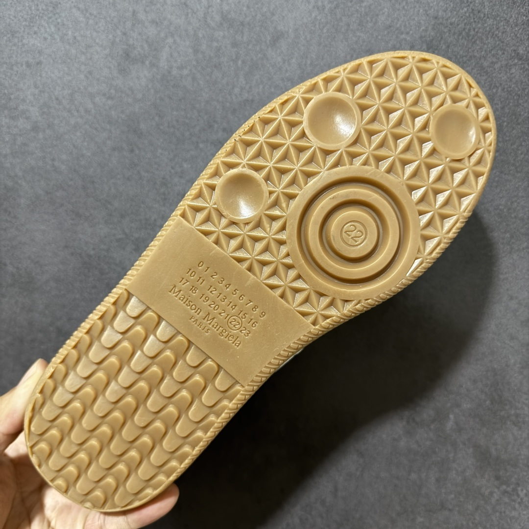 图片[9]-【公司级】Maison Margiela梅森马吉拉Replica 休闲低帮德训鞋 采用绒面和皮革拼接，橡胶底耐磨防滑，打造欧美时尚。该鞋款的外观设计走在时尚前沿，其独特的风格款式构成了品牌身份重要的一部分。 货号：S58WS0109 尺码： 35 36 37 38 39 40 41 42 43 44 45 46-莆田鞋