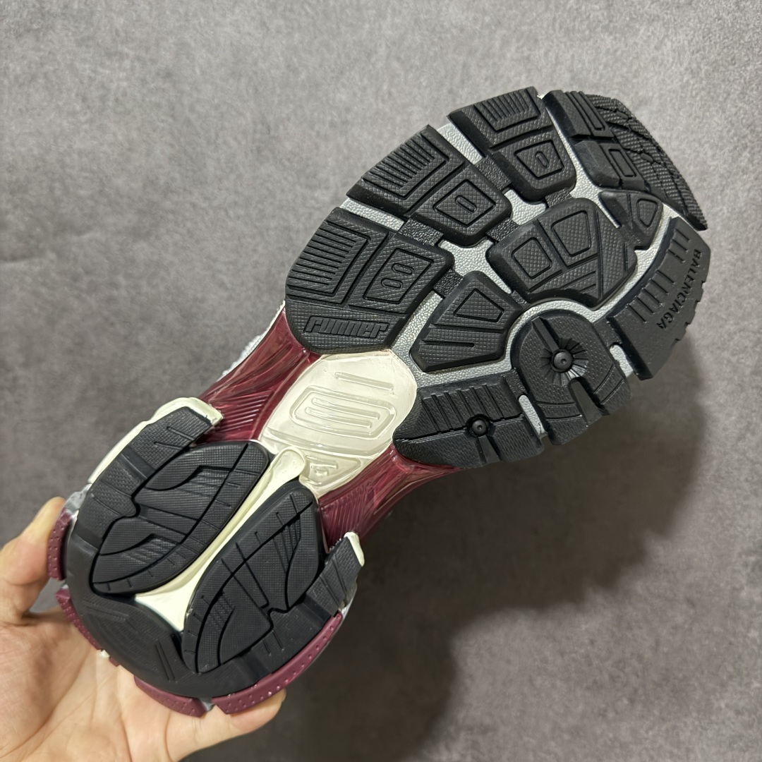 图片[9]-【公司级H版】BALENCIAGA Runner 巴黎世家七代 灰红色 此系列是通过溢胶、做旧、缝线等细节 展示了设计师 Demna 的运动鞋风格 用一双「旧鞋」传递复古感 后侧板、翘起的鞋头 则展示了 Demna 在结构上的未来构想 原装大盒从里到外一切百分百还原官方配置 顶级专供碾压一切版本 尺码：35 36 37 38 39 40 41 42 43 44 45 46-选品中心