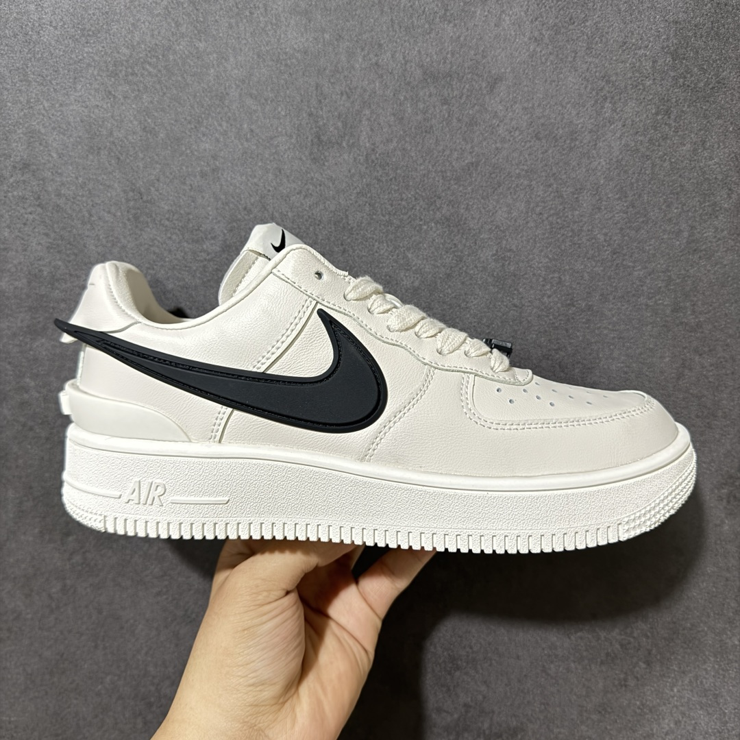 【公司级】Ambush x AF1 Air Force 1 Low 空军一号低帮运动板鞋 联名大钩白黑 DV3464-002 独家正确版 完美出品 高端外贸 零售客户首选 AMBUSH X AF1 Low 联名款 原鞋开版 耗时3个月匠心打造 原厂进口纳帕皮料 人工甩皮 全新正确RB原大底 上手上脚复刻正品质感 尺码： 36-45-选品中心