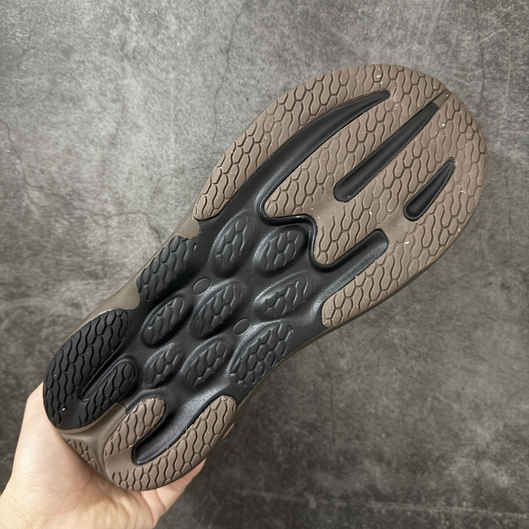 图片[9]-【公司级】NEW BALANCE 1080 缓震运动鞋NB透气运动休闲跑鞋 DETAIL INFO可靠的舒适性和高性能相结合，为日常穿着和比赛日提供了多功能性全新infinion Foam中底科技，实现缓震性能与能量回馈双重突破鞋面采用模压透气网设计，更加贴合脚部摇杆轮廓设计，实现更自然 更顺畅的脚跟到脚尖过渡感觉 货号： M10806ON 尺码： 36-45-莆田鞋