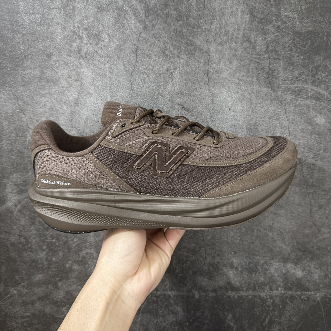 【公司级】NEW BALANCE 1080 缓震运动鞋NB透气运动休闲跑鞋 DETAIL INFO可靠的舒适性和高性能相结合，为日常穿着和比赛日提供了多功能性全新infinion Foam中底科技，实现缓震性能与能量回馈双重突破鞋面采用模压透气网设计，更加贴合脚部摇杆轮廓设计，实现更自然 更顺畅的脚跟到脚尖过渡感觉 货号： M10806ON 尺码： 36-45-莆田鞋