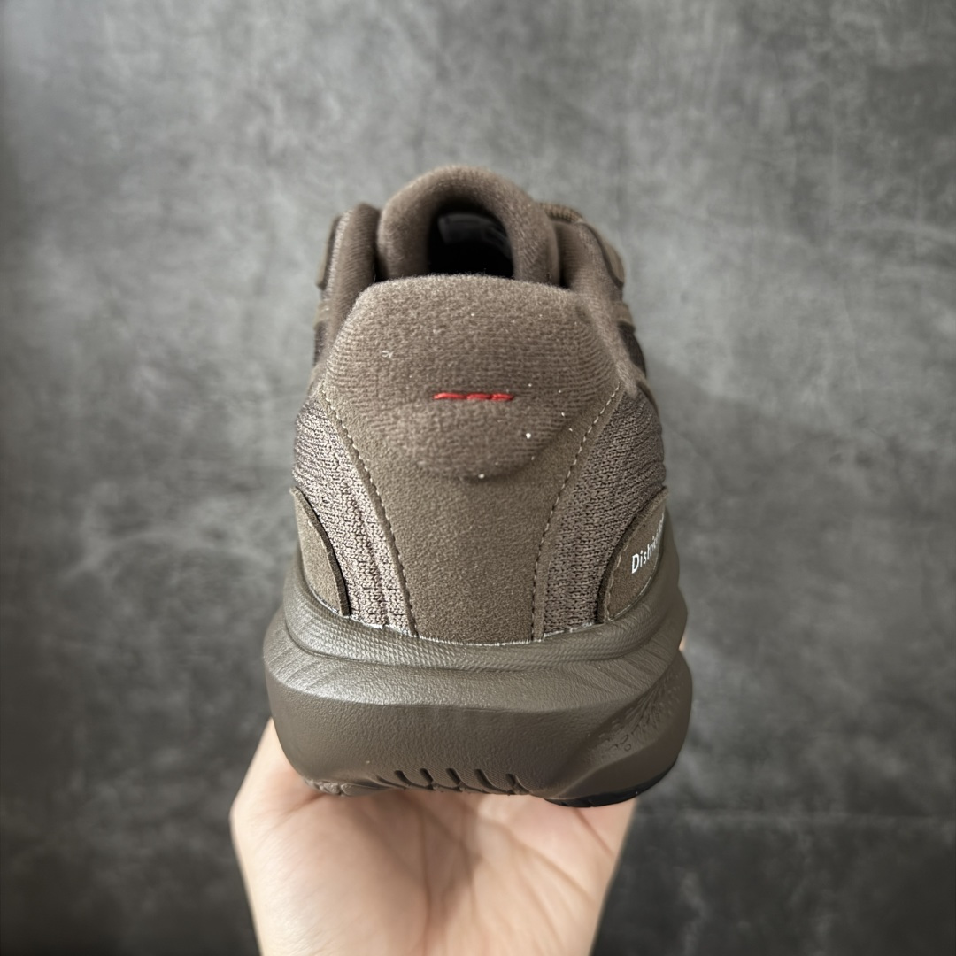 图片[4]-【公司级】NEW BALANCE 1080 缓震运动鞋NB透气运动休闲跑鞋 DETAIL INFO可靠的舒适性和高性能相结合，为日常穿着和比赛日提供了多功能性全新infinion Foam中底科技，实现缓震性能与能量回馈双重突破鞋面采用模压透气网设计，更加贴合脚部摇杆轮廓设计，实现更自然 更顺畅的脚跟到脚尖过渡感觉 货号： M10806ON 尺码： 36-45-莆田鞋