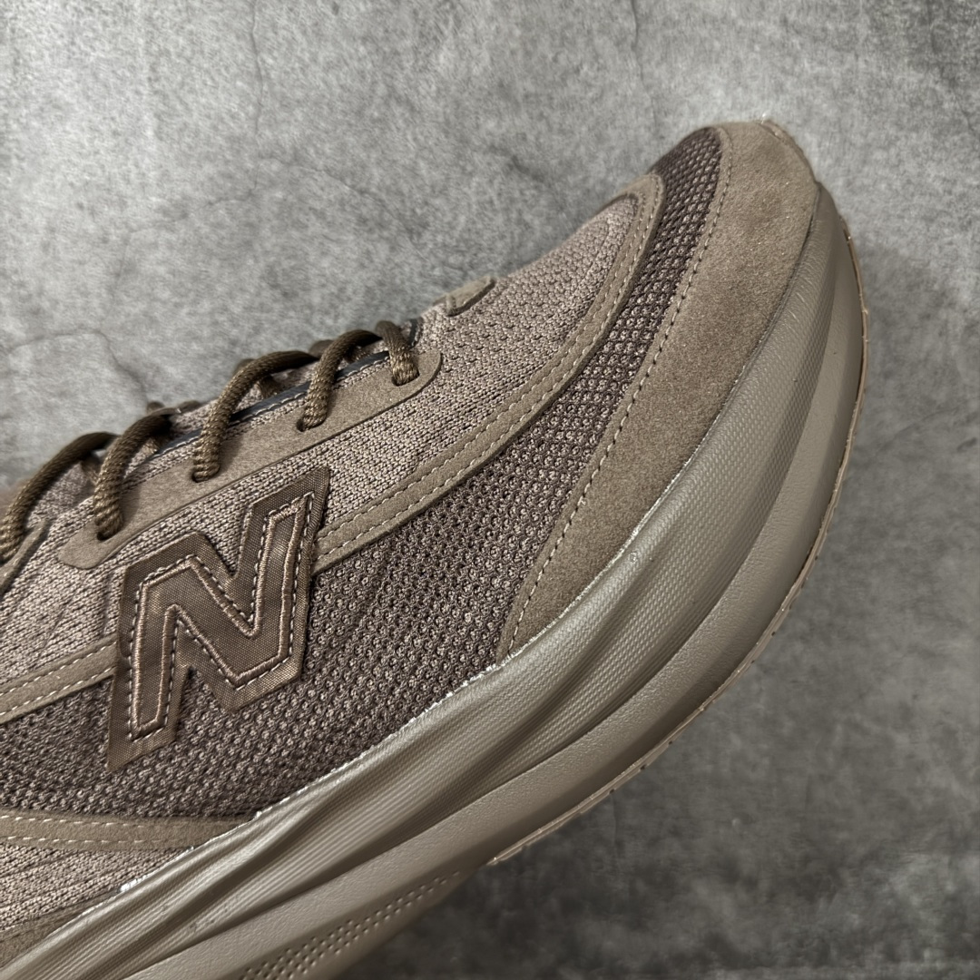 图片[6]-【公司级】NEW BALANCE 1080 缓震运动鞋NB透气运动休闲跑鞋 DETAIL INFO可靠的舒适性和高性能相结合，为日常穿着和比赛日提供了多功能性全新infinion Foam中底科技，实现缓震性能与能量回馈双重突破鞋面采用模压透气网设计，更加贴合脚部摇杆轮廓设计，实现更自然 更顺畅的脚跟到脚尖过渡感觉 货号： M10806ON 尺码： 36-45-莆田鞋