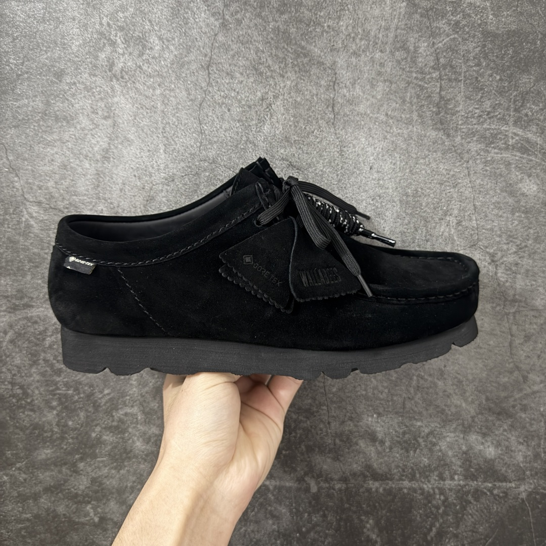 【莞产G版】其乐Clarks Wallebee 乐福风格袋鼠鞋 注意户外防水面料Gore-Tex的面料 结合工装优雅的袋鼠鞋， 时下最火的老钱风！乐福的设计直接装点在此鞋精髓上。 鞋底采用黄金大底Vibram ，全新橡塑发泡技术！结合了发泡材质的轻便型 和 橡胶RB的耐磨的特质！ 三方的拿手技术结合在同一双鞋上！ 尺码：36-46！ 外贸专供品质！-莆田鞋