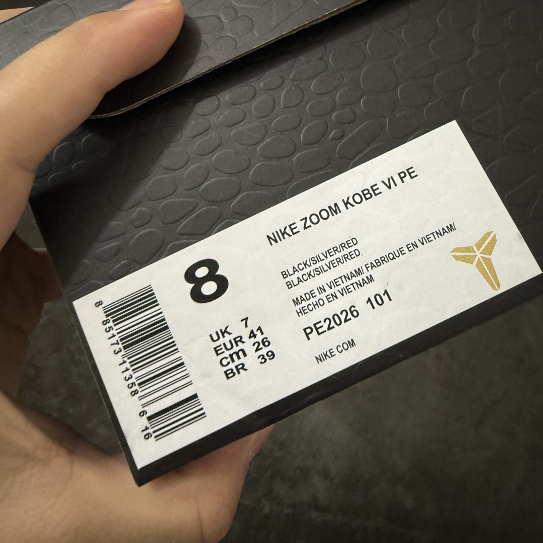 图片[12]-【MX纯原】NK Zoom Kobe 6 Protro 科比六代—PE 科比6哈里斯 PE2026-101 圈内顶级批次 完美复刻公司货 前掌超大Zoom Turbo气垫 后掌EVA缓震 真正的原汁原味 还原ZP脚感 全身鞋材卡料色独家定制 唯一正确喷漆工艺Swoosh 正确凹凸蛇鳞工艺 正确鞋面渐变效果 内全置真动飞态线 独立原厂模具 最大尺码达到48.5码 首批不拼图大几率过验 亲测已过 支持各种高强度实战 无需担心 上脚价 补货周期极长 脚宽建议买大半码 科比系列前掌偏窄 不影响二次销售 支持七天无理由退换 尺码：39 40 40.5 41 42 42.5 43 44 44.5 45 45.5 46 47.5 48 49.5-莆田鞋