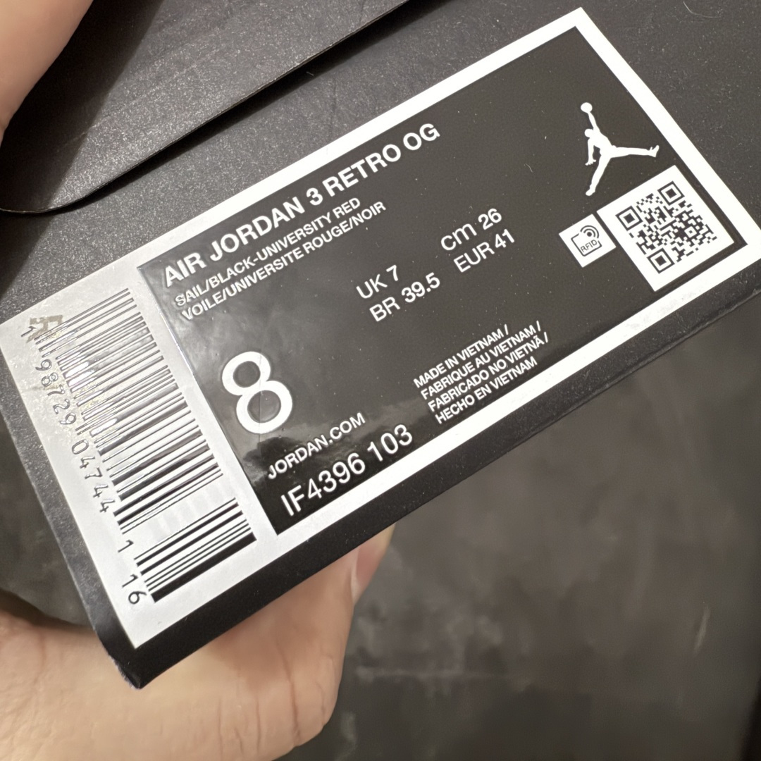 图片[9]-【原厂版】Jordan Air Jordan 3 Retro OG\”World\’s Best Dad\” AJ3父亲节限定 舒适百搭 复古篮球鞋 男女同款 白黑 IF4396-103 原厂皮料 原装细纹磨砂爆裂纹 原楦原纸板开发 确保原汁原味 原厂皮料质感色泽绝无偏差 完美中底拉帮 原厂中底钢印 原档案大底 如假白送 大底纹路 气垫通透度PU的回弹性均百分百还原 原厂电绣鞋舌飞人刺绣针数立体讲究精细欢迎对比正品原鞋 尺码：36-47.5-莆田鞋
