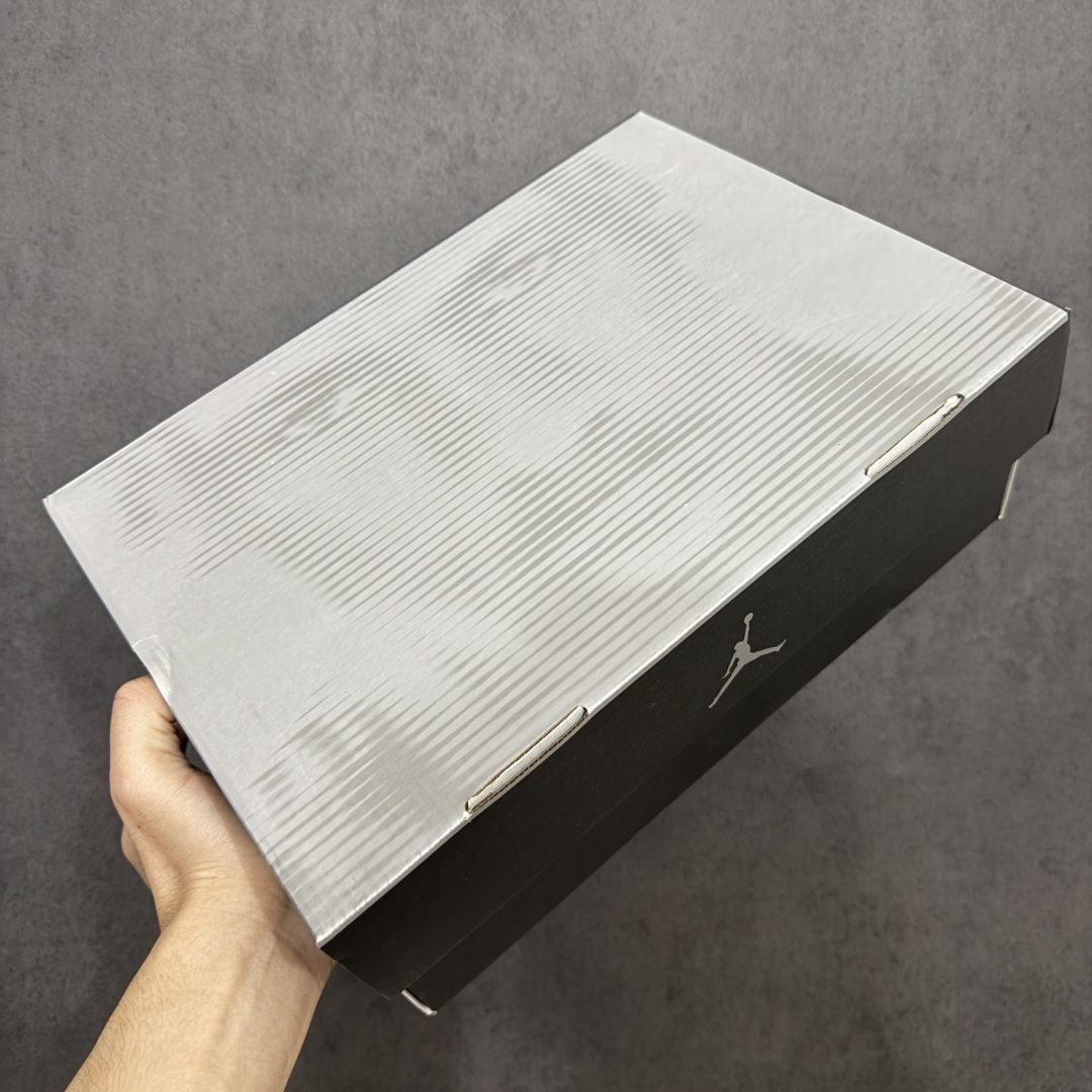 图片[10]-【原厂版】Jordan Air Jordan 3 Retro OG\”World\’s Best Dad\” AJ3父亲节限定 舒适百搭 复古篮球鞋 男女同款 白黑 IF4396-103 原厂皮料 原装细纹磨砂爆裂纹 原楦原纸板开发 确保原汁原味 原厂皮料质感色泽绝无偏差 完美中底拉帮 原厂中底钢印 原档案大底 如假白送 大底纹路 气垫通透度PU的回弹性均百分百还原 原厂电绣鞋舌飞人刺绣针数立体讲究精细欢迎对比正品原鞋 尺码：36-47.5-莆田鞋