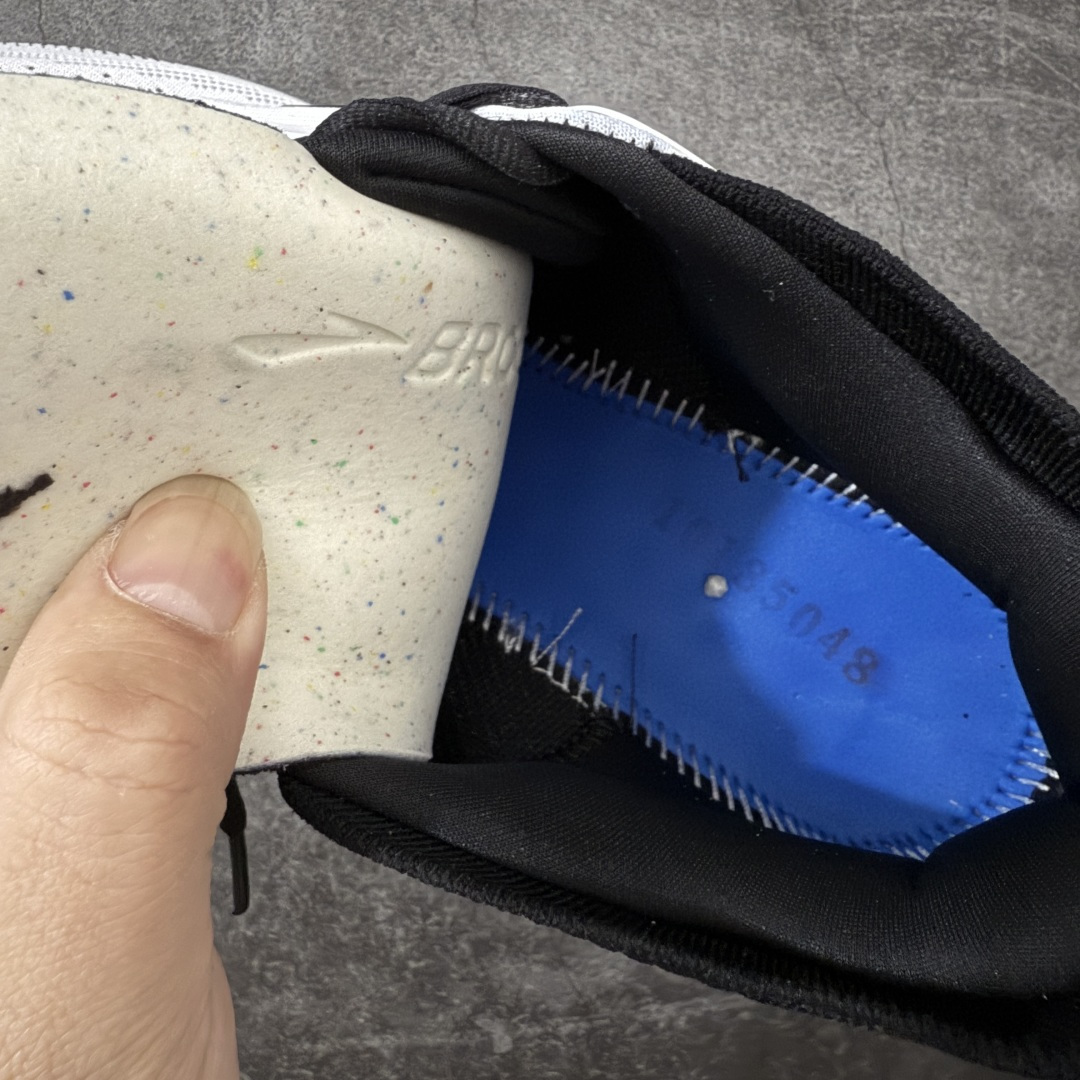 图片[10]-【BT纯原】Brooks Glycerin 23 布鲁克斯甘油 男女同款 正宗发泡超临界跑鞋 鞋面透气网眼 穿着舒适四季能穿 鞋面采用原厂甲卡梭织布此工艺只有DG那边才能做好 中底采用 DNA Tuned 超临界发泡 前掌DNA FLASH V2 抓地防滑耐磨 轻量竞速 日常跑步/马拉松/通勤最适合不过 超临界：核心特点 材质与脚感：采用EVA与TPU混合的超临界发泡材料，脚感软弹，回弹比Ortholite更快，重量更轻（单只约150克），能有效提升能量回馈，目前算最核心的中底！ ​采用原厂1：1 原盒原标 原厂欧索奈鞋垫 一切细节 做工以及脚感均做到完美还原 欢迎品鉴💪 尺码：35.5 36 36.5 37.5 38 38.5 39 40 40.5 41 42 42.5 43 44 44.5 45 46 46.5 47.5-莆田鞋