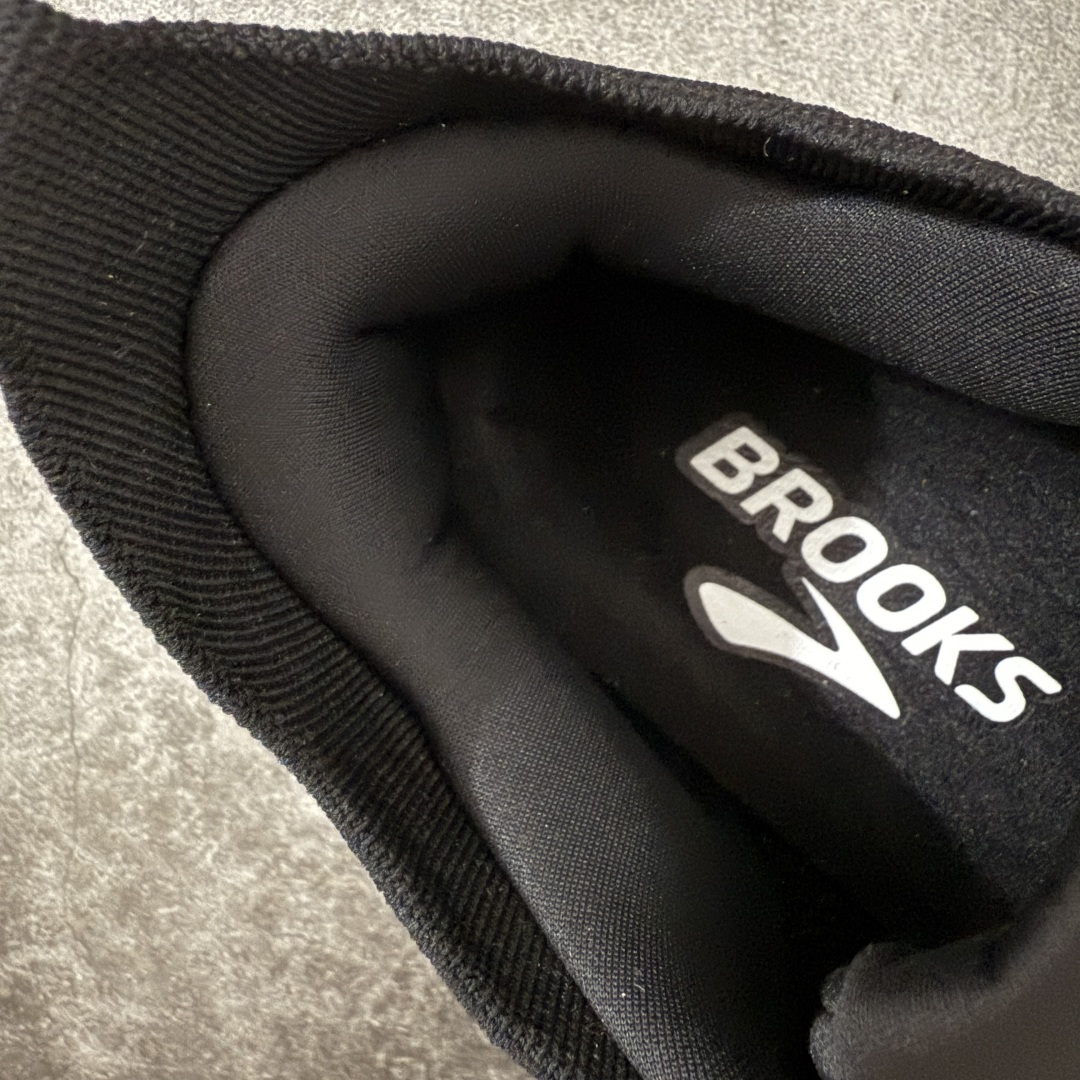 图片[9]-【BT纯原】Brooks Glycerin 23 布鲁克斯甘油 男女同款 正宗发泡超临界跑鞋 鞋面透气网眼 穿着舒适四季能穿 鞋面采用原厂甲卡梭织布此工艺只有DG那边才能做好 中底采用 DNA Tuned 超临界发泡 前掌DNA FLASH V2 抓地防滑耐磨 轻量竞速 日常跑步/马拉松/通勤最适合不过 超临界：核心特点 材质与脚感：采用EVA与TPU混合的超临界发泡材料，脚感软弹，回弹比Ortholite更快，重量更轻（单只约150克），能有效提升能量回馈，目前算最核心的中底！ ​采用原厂1：1 原盒原标 原厂欧索奈鞋垫 一切细节 做工以及脚感均做到完美还原 欢迎品鉴💪 尺码：35.5 36 36.5 37.5 38 38.5 39 40 40.5 41 42 42.5 43 44 44.5 45 46 46.5 47.5-莆田鞋
