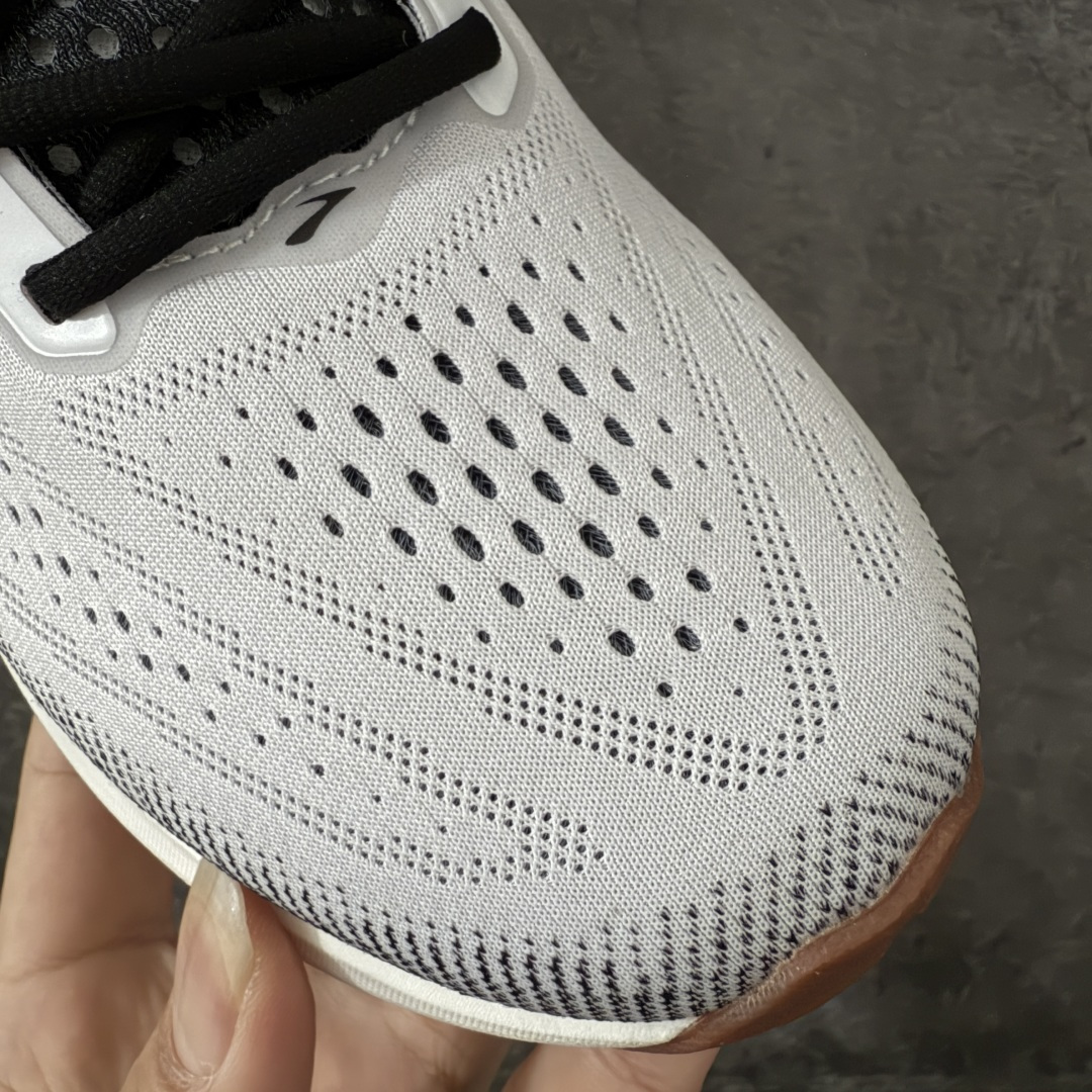 图片[6]-【BT纯原】Brooks Glycerin 23 布鲁克斯甘油 男女同款 正宗发泡超临界跑鞋 鞋面透气网眼 穿着舒适四季能穿 鞋面采用原厂甲卡梭织布此工艺只有DG那边才能做好 中底采用 DNA Tuned 超临界发泡 前掌DNA FLASH V2 抓地防滑耐磨 轻量竞速 日常跑步/马拉松/通勤最适合不过 超临界：核心特点 材质与脚感：采用EVA与TPU混合的超临界发泡材料，脚感软弹，回弹比Ortholite更快，重量更轻（单只约150克），能有效提升能量回馈，目前算最核心的中底！ ​采用原厂1：1 原盒原标 原厂欧索奈鞋垫 一切细节 做工以及脚感均做到完美还原 欢迎品鉴💪 尺码：35.5 36 36.5 37.5 38 38.5 39 40 40.5 41 42 42.5 43 44 44.5 45 46 46.5 47.5-莆田鞋
