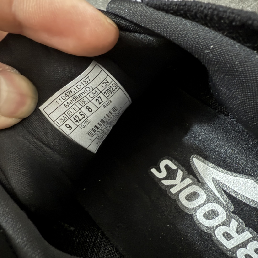 图片[8]-【BT纯原】Brooks Glycerin 23 布鲁克斯甘油 男女同款 正宗发泡超临界跑鞋 鞋面透气网眼 穿着舒适四季能穿 鞋面采用原厂甲卡梭织布此工艺只有DG那边才能做好 中底采用 DNA Tuned 超临界发泡 前掌DNA FLASH V2 抓地防滑耐磨 轻量竞速 日常跑步/马拉松/通勤最适合不过 超临界：核心特点 材质与脚感：采用EVA与TPU混合的超临界发泡材料，脚感软弹，回弹比Ortholite更快，重量更轻（单只约150克），能有效提升能量回馈，目前算最核心的中底！ ​采用原厂1：1 原盒原标 原厂欧索奈鞋垫 一切细节 做工以及脚感均做到完美还原 欢迎品鉴💪 尺码：35.5 36 36.5 37.5 38 38.5 39 40 40.5 41 42 42.5 43 44 44.5 45 46 46.5 47.5-莆田鞋
