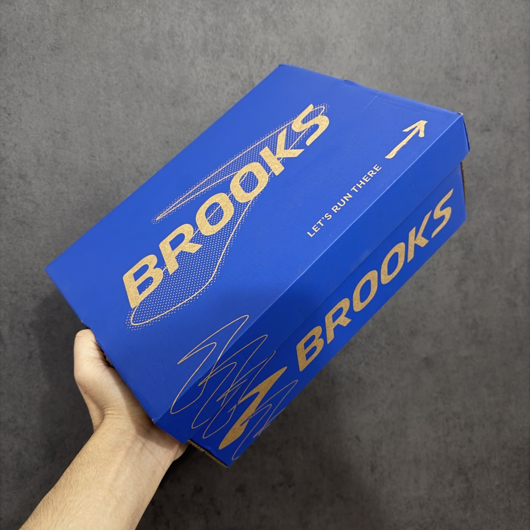 图片[11]-【BT纯原】Brooks Glycerin 23 布鲁克斯甘油 男女同款 正宗发泡超临界跑鞋 鞋面透气网眼 穿着舒适四季能穿 鞋面采用原厂甲卡梭织布此工艺只有DG那边才能做好 中底采用 DNA Tuned 超临界发泡 前掌DNA FLASH V2 抓地防滑耐磨 轻量竞速 日常跑步/马拉松/通勤最适合不过 超临界：核心特点 材质与脚感：采用EVA与TPU混合的超临界发泡材料，脚感软弹，回弹比Ortholite更快，重量更轻（单只约150克），能有效提升能量回馈，目前算最核心的中底！ ​采用原厂1：1 原盒原标 原厂欧索奈鞋垫 一切细节 做工以及脚感均做到完美还原 欢迎品鉴💪 尺码：35.5 36 36.5 37.5 38 38.5 39 40 40.5 41 42 42.5 43 44 44.5 45 46 46.5 47.5-莆田鞋