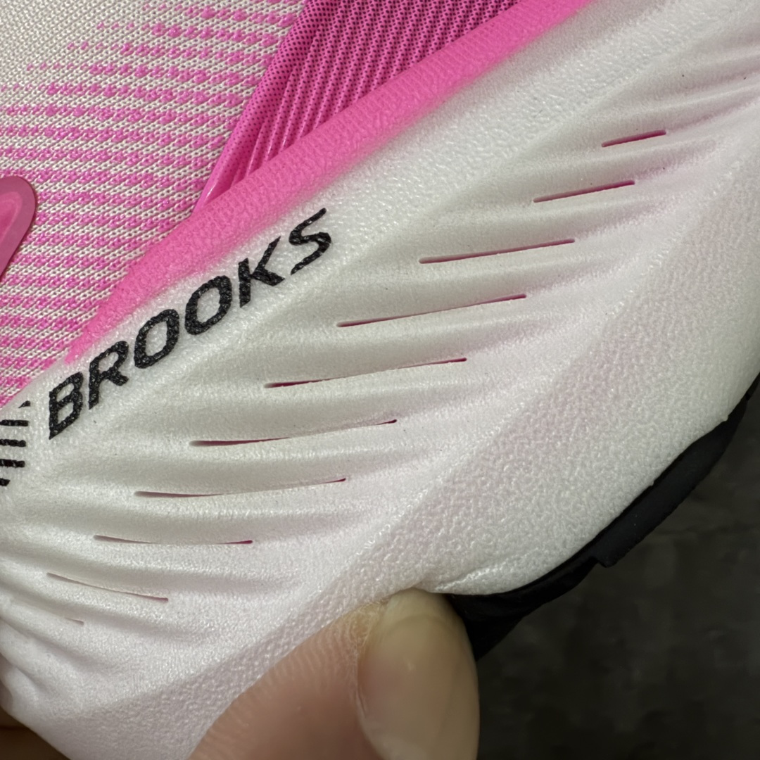 图片[4]-【BT纯原】Brooks Glycerin 23 布鲁克斯甘油 男女同款 正宗发泡超临界跑鞋 鞋面透气网眼 穿着舒适四季能穿 鞋面采用原厂甲卡梭织布此工艺只有DG那边才能做好 中底采用 DNA Tuned 超临界发泡 前掌DNA FLASH V2 抓地防滑耐磨 轻量竞速 日常跑步/马拉松/通勤最适合不过 超临界：核心特点 材质与脚感：采用EVA与TPU混合的超临界发泡材料，脚感软弹，回弹比Ortholite更快，重量更轻（单只约150克），能有效提升能量回馈，目前算最核心的中底！ ​采用原厂1：1 原盒原标 原厂欧索奈鞋垫 一切细节 做工以及脚感均做到完美还原 欢迎品鉴💪 尺码：35.5 36 36.5 37.5 38 38.5 39 40 40.5 41 42 42.5 43 44 44.5 45 46 46.5 47.5-莆田鞋
