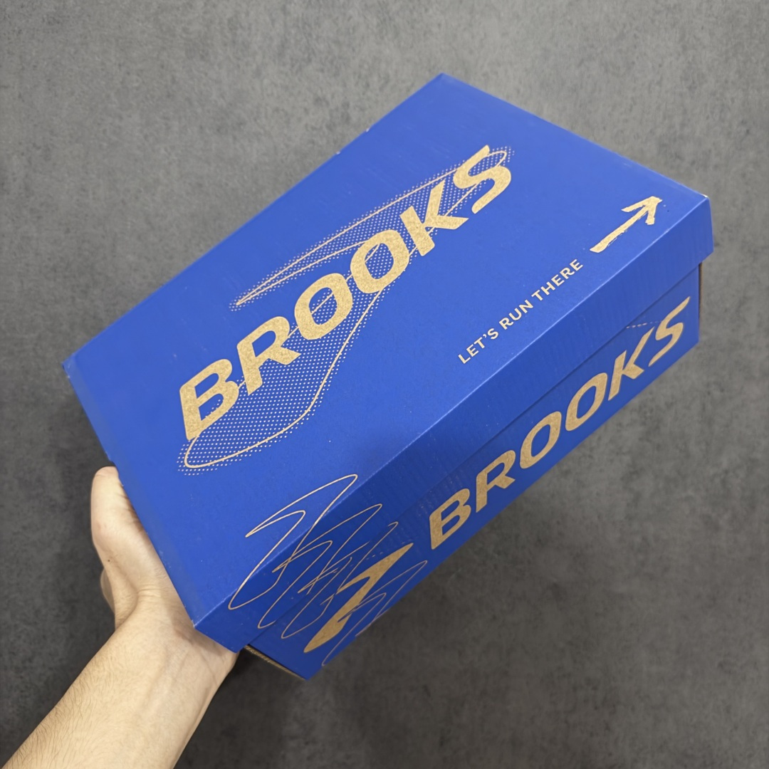 图片[11]-【BT纯原】Brooks Glycerin 23 布鲁克斯甘油 男女同款 正宗发泡超临界跑鞋 鞋面透气网眼 穿着舒适四季能穿 鞋面采用原厂甲卡梭织布此工艺只有DG那边才能做好 中底采用 DNA Tuned 超临界发泡 前掌DNA FLASH V2 抓地防滑耐磨 轻量竞速 日常跑步/马拉松/通勤最适合不过 超临界：核心特点 材质与脚感：采用EVA与TPU混合的超临界发泡材料，脚感软弹，回弹比Ortholite更快，重量更轻（单只约150克），能有效提升能量回馈，目前算最核心的中底！ ​采用原厂1：1 原盒原标 原厂欧索奈鞋垫 一切细节 做工以及脚感均做到完美还原 欢迎品鉴💪 尺码：35.5 36 36.5 37.5 38 38.5 39 40 40.5 41 42 42.5 43 44 44.5 45 46 46.5 47.5-莆田鞋