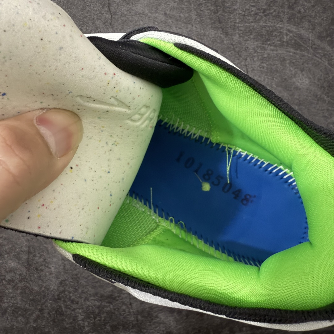 图片[9]-【BT纯原】Brooks Glycerin 23 布鲁克斯甘油 男女同款 正宗发泡超临界跑鞋 鞋面透气网眼 穿着舒适四季能穿 鞋面采用原厂甲卡梭织布此工艺只有DG那边才能做好 中底采用 DNA Tuned 超临界发泡 前掌DNA FLASH V2 抓地防滑耐磨 轻量竞速 日常跑步/马拉松/通勤最适合不过 超临界：核心特点 材质与脚感：采用EVA与TPU混合的超临界发泡材料，脚感软弹，回弹比Ortholite更快，重量更轻（单只约150克），能有效提升能量回馈，目前算最核心的中底！ ​采用原厂1：1 原盒原标 原厂欧索奈鞋垫 一切细节 做工以及脚感均做到完美还原 欢迎品鉴💪 尺码：35.5 36 36.5 37.5 38 38.5 39 40 40.5 41 42 42.5 43 44 44.5 45 46 46.5 47.5-莆田鞋