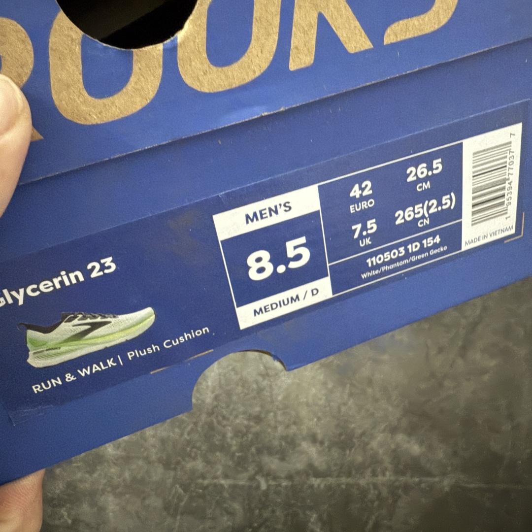 图片[10]-【BT纯原】Brooks Glycerin 23 布鲁克斯甘油 男女同款 正宗发泡超临界跑鞋 鞋面透气网眼 穿着舒适四季能穿 鞋面采用原厂甲卡梭织布此工艺只有DG那边才能做好 中底采用 DNA Tuned 超临界发泡 前掌DNA FLASH V2 抓地防滑耐磨 轻量竞速 日常跑步/马拉松/通勤最适合不过 超临界：核心特点 材质与脚感：采用EVA与TPU混合的超临界发泡材料，脚感软弹，回弹比Ortholite更快，重量更轻（单只约150克），能有效提升能量回馈，目前算最核心的中底！ ​采用原厂1：1 原盒原标 原厂欧索奈鞋垫 一切细节 做工以及脚感均做到完美还原 欢迎品鉴💪 尺码：35.5 36 36.5 37.5 38 38.5 39 40 40.5 41 42 42.5 43 44 44.5 45 46 46.5 47.5-莆田鞋
