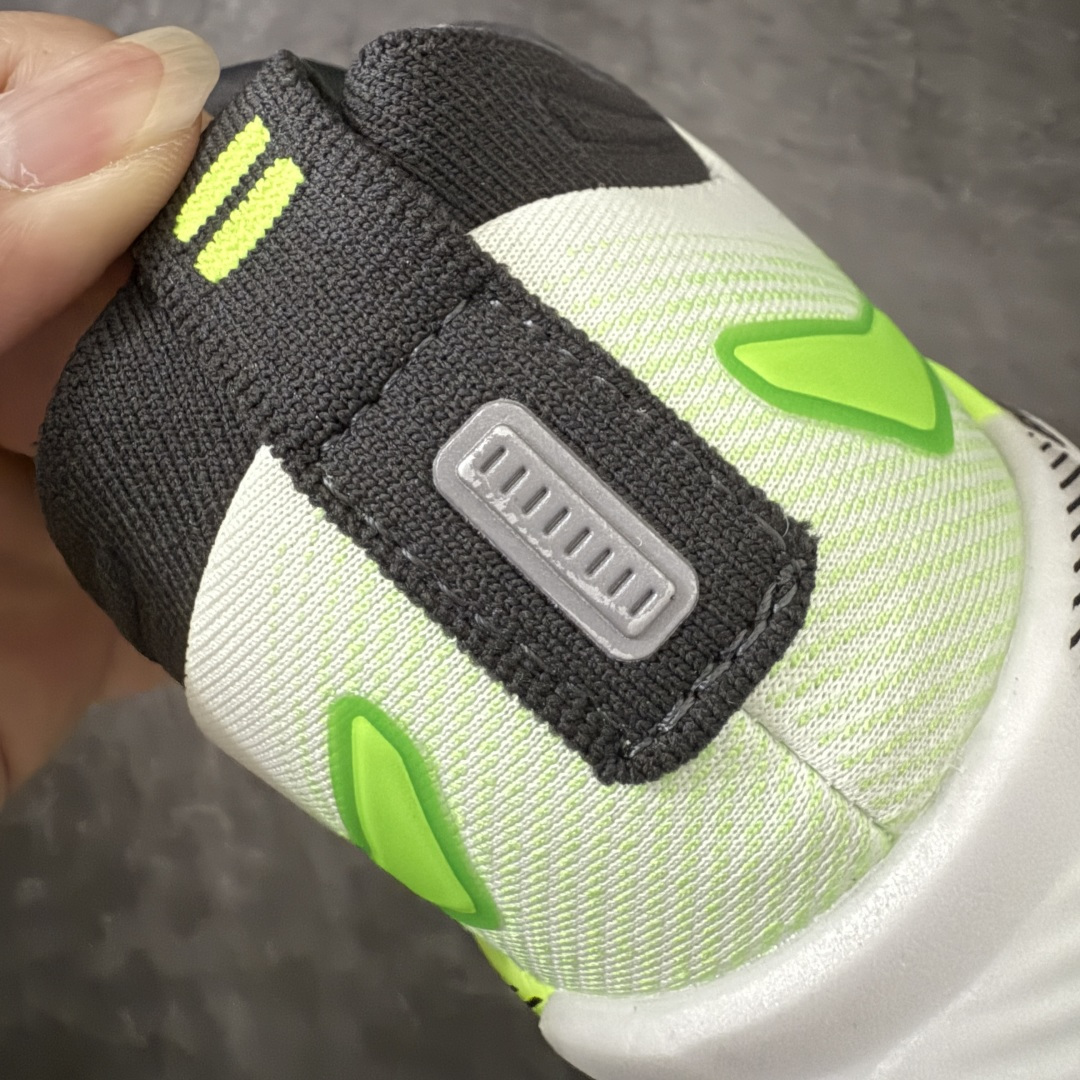 图片[2]-【BT纯原】Brooks Glycerin 23 布鲁克斯甘油 男女同款 正宗发泡超临界跑鞋 鞋面透气网眼 穿着舒适四季能穿 鞋面采用原厂甲卡梭织布此工艺只有DG那边才能做好 中底采用 DNA Tuned 超临界发泡 前掌DNA FLASH V2 抓地防滑耐磨 轻量竞速 日常跑步/马拉松/通勤最适合不过 超临界：核心特点 材质与脚感：采用EVA与TPU混合的超临界发泡材料，脚感软弹，回弹比Ortholite更快，重量更轻（单只约150克），能有效提升能量回馈，目前算最核心的中底！ ​采用原厂1：1 原盒原标 原厂欧索奈鞋垫 一切细节 做工以及脚感均做到完美还原 欢迎品鉴💪 尺码：35.5 36 36.5 37.5 38 38.5 39 40 40.5 41 42 42.5 43 44 44.5 45 46 46.5 47.5-莆田鞋