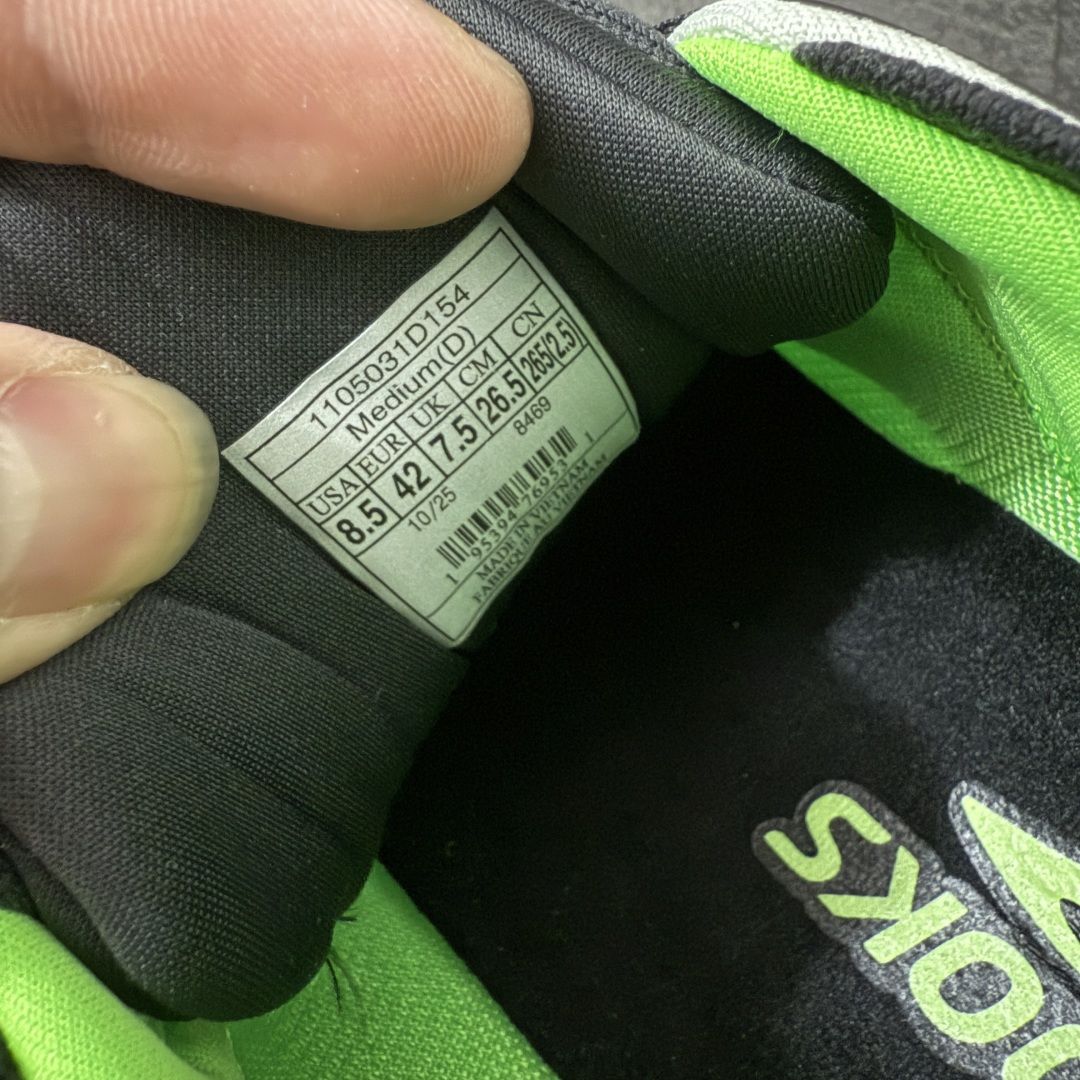 图片[7]-【BT纯原】Brooks Glycerin 23 布鲁克斯甘油 男女同款 正宗发泡超临界跑鞋 鞋面透气网眼 穿着舒适四季能穿 鞋面采用原厂甲卡梭织布此工艺只有DG那边才能做好 中底采用 DNA Tuned 超临界发泡 前掌DNA FLASH V2 抓地防滑耐磨 轻量竞速 日常跑步/马拉松/通勤最适合不过 超临界：核心特点 材质与脚感：采用EVA与TPU混合的超临界发泡材料，脚感软弹，回弹比Ortholite更快，重量更轻（单只约150克），能有效提升能量回馈，目前算最核心的中底！ ​采用原厂1：1 原盒原标 原厂欧索奈鞋垫 一切细节 做工以及脚感均做到完美还原 欢迎品鉴💪 尺码：35.5 36 36.5 37.5 38 38.5 39 40 40.5 41 42 42.5 43 44 44.5 45 46 46.5 47.5-莆田鞋