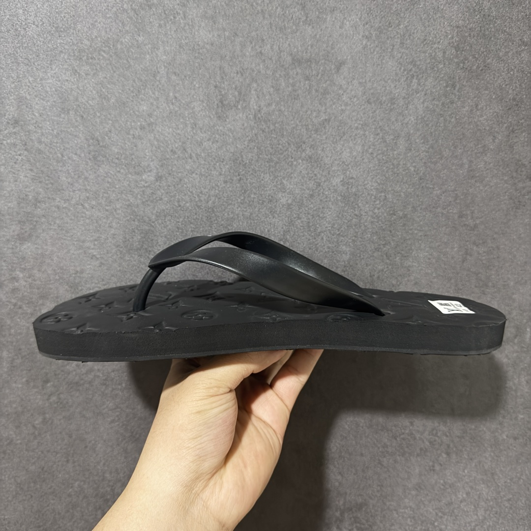 图片[2]-【广东纯原】lv-路易威登 人字拖 拖鞋系列 外单的最爱😍 新品凉拖鞋，高端精品，鞋面精致压花logo装饰，精细做工，鞋底超软，休闲宽松舒适型，夏季必入哦！ 尺码：35-45-选品中心