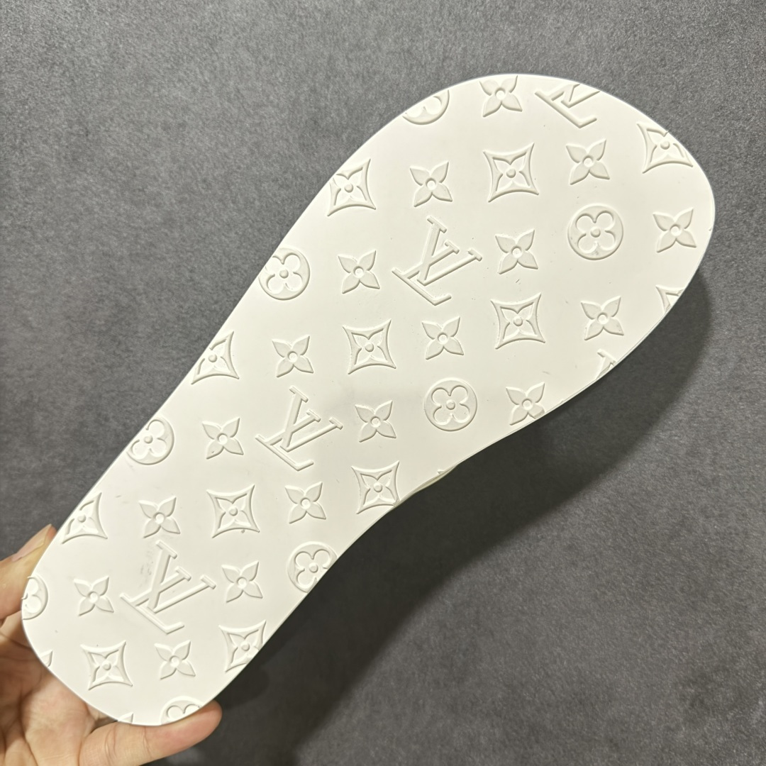 图片[9]-【广东纯原】lv-路易威登 人字拖 拖鞋系列 外单的最爱😍 新品凉拖鞋，高端精品，鞋面精致压花logo装饰，精细做工，鞋底超软，休闲宽松舒适型，夏季必入哦！ 尺码：35-45-选品中心