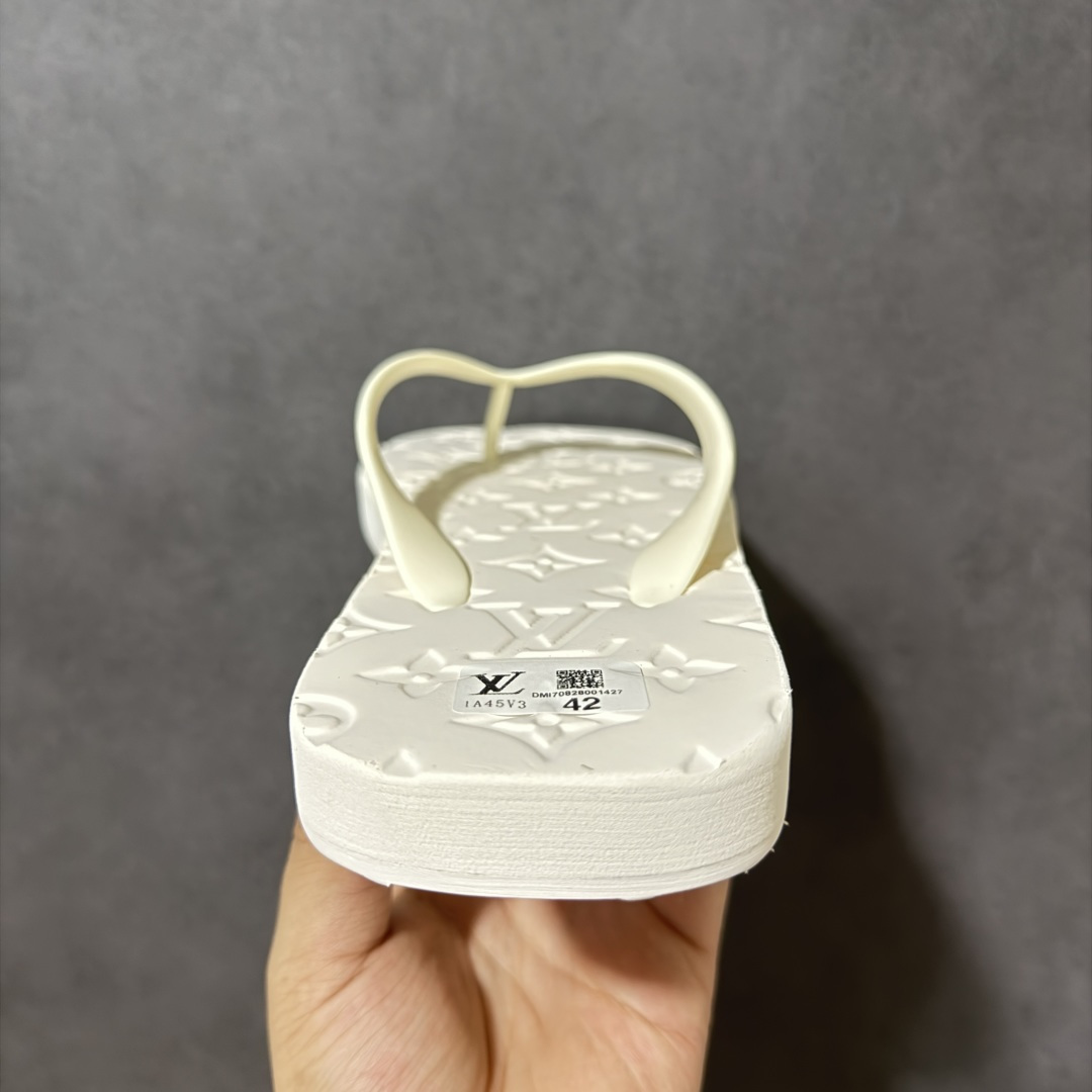 图片[4]-【广东纯原】lv-路易威登 人字拖 拖鞋系列 外单的最爱😍 新品凉拖鞋，高端精品，鞋面精致压花logo装饰，精细做工，鞋底超软，休闲宽松舒适型，夏季必入哦！ 尺码：35-45-选品中心