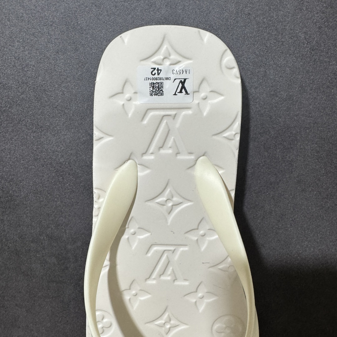 图片[5]-【广东纯原】lv-路易威登 人字拖 拖鞋系列 外单的最爱😍 新品凉拖鞋，高端精品，鞋面精致压花logo装饰，精细做工，鞋底超软，休闲宽松舒适型，夏季必入哦！ 尺码：35-45-选品中心