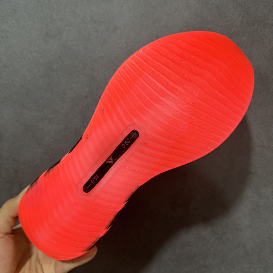 AD Hyper Boost Edge M 轻量竞速运动跑鞋CELERMESH针织网面非常轻薄 纤维间的