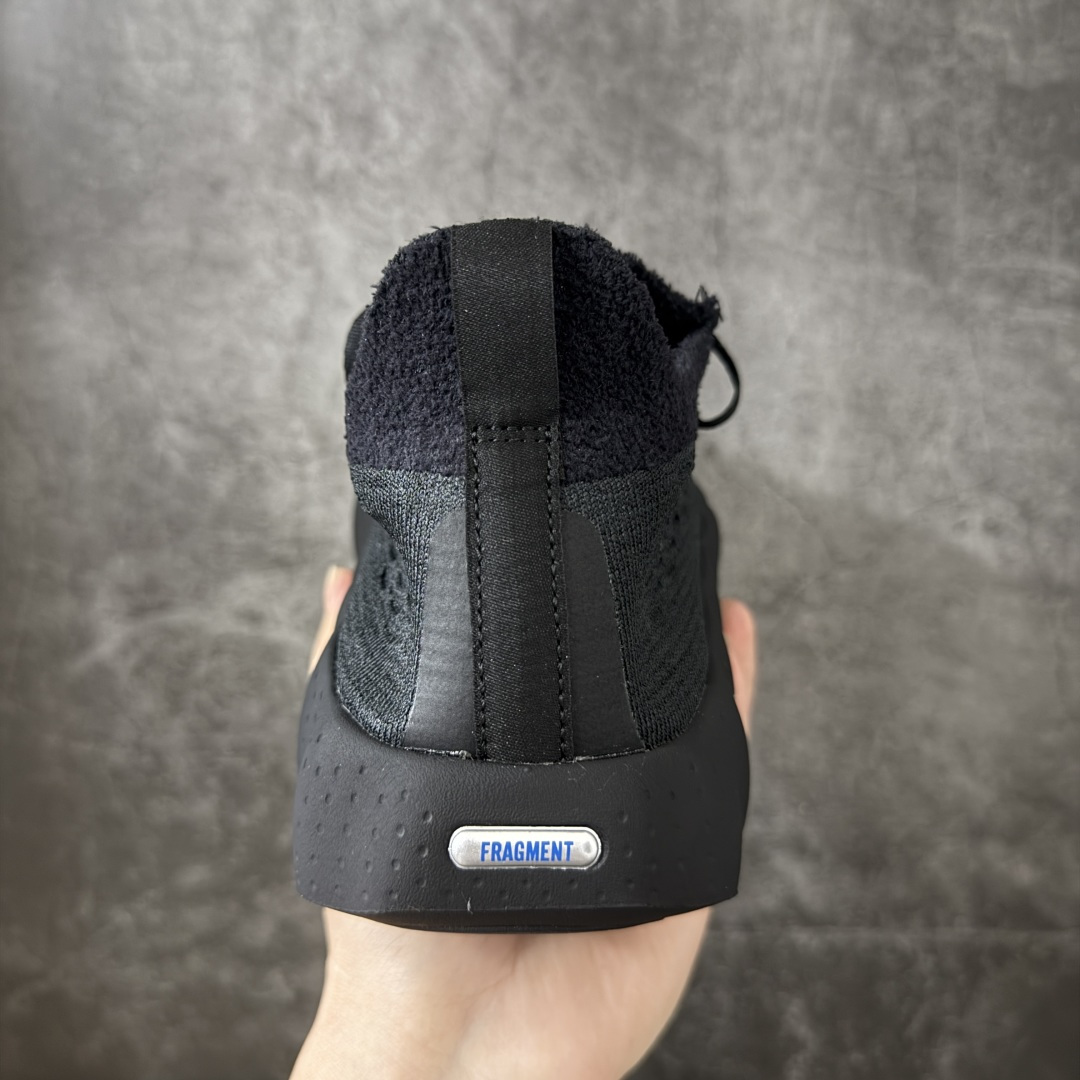 图片[4]-【TOP纯原版】Fragment Design x NK Mind 002 藤原浩联名 足底按摩舒适运动休闲训练鞋 黑蓝 IQ8504-002 全套原厂楦头原纸板数据档案 历时四个月倾力打造 原厂0937机台Flyknit飞织工艺 鞋面针织密度弹性完美同步原鞋 工艺同步公司 原厂压底模 加固按摩单元 防止颗粒松动 原装TUP鞋扣 亮黑后跟条 白色字体采用工业级丝网印刷（丝印）工艺 字体边缘锐利清晰 笔画粗细均匀 没有毛边或晕染 依旧延续Mind系列的标志性外观 采用黑色Flyknit鞋面 并用到拼接结构和外露缝线强调设计感 鞋底依旧配备22个皇家蓝独立泡棉按摩球 鞋底的FRAGMENT经典标语也同样保留其中 还在鞋舌加入了一块印有闪电章的特殊提环 来进一步表明联名身份 正常尺码 尺码：36 36.5 37.5 38 38.5 39 40 40.5 41 42 42.5 43 44 44.5 45 46.5 47.5-莆田鞋