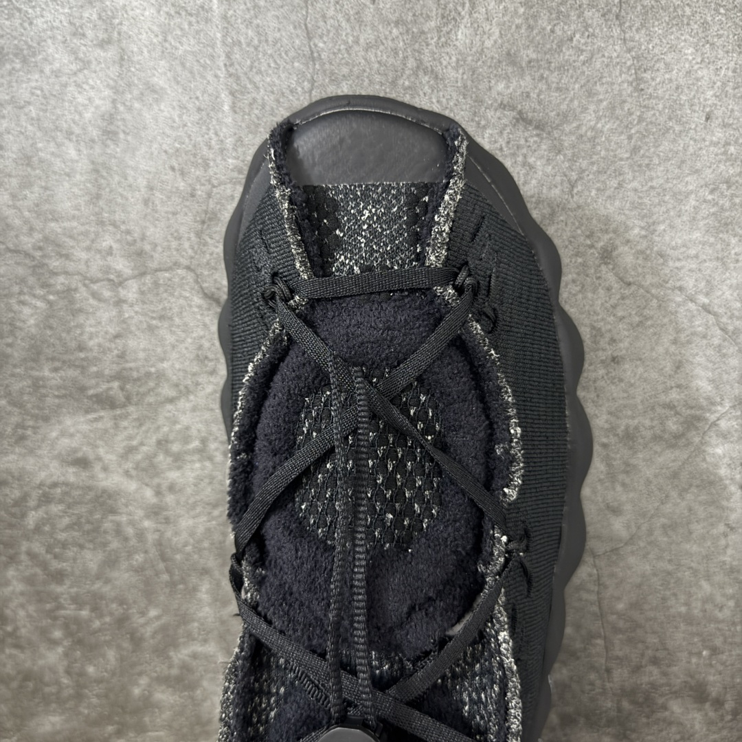 图片[5]-【TOP纯原版】Fragment Design x NK Mind 002 藤原浩联名 足底按摩舒适运动休闲训练鞋 黑蓝 IQ8504-002 全套原厂楦头原纸板数据档案 历时四个月倾力打造 原厂0937机台Flyknit飞织工艺 鞋面针织密度弹性完美同步原鞋 工艺同步公司 原厂压底模 加固按摩单元 防止颗粒松动 原装TUP鞋扣 亮黑后跟条 白色字体采用工业级丝网印刷（丝印）工艺 字体边缘锐利清晰 笔画粗细均匀 没有毛边或晕染 依旧延续Mind系列的标志性外观 采用黑色Flyknit鞋面 并用到拼接结构和外露缝线强调设计感 鞋底依旧配备22个皇家蓝独立泡棉按摩球 鞋底的FRAGMENT经典标语也同样保留其中 还在鞋舌加入了一块印有闪电章的特殊提环 来进一步表明联名身份 正常尺码 尺码：36 36.5 37.5 38 38.5 39 40 40.5 41 42 42.5 43 44 44.5 45 46.5 47.5-莆田鞋