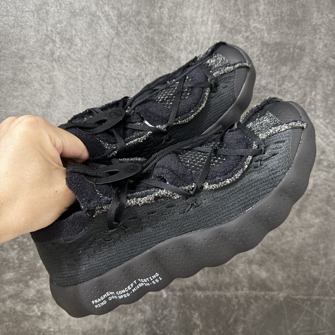 图片[3]-【TOP纯原版】Fragment Design x NK Mind 002 藤原浩联名 足底按摩舒适运动休闲训练鞋 黑蓝 IQ8504-002 全套原厂楦头原纸板数据档案 历时四个月倾力打造 原厂0937机台Flyknit飞织工艺 鞋面针织密度弹性完美同步原鞋 工艺同步公司 原厂压底模 加固按摩单元 防止颗粒松动 原装TUP鞋扣 亮黑后跟条 白色字体采用工业级丝网印刷（丝印）工艺 字体边缘锐利清晰 笔画粗细均匀 没有毛边或晕染 依旧延续Mind系列的标志性外观 采用黑色Flyknit鞋面 并用到拼接结构和外露缝线强调设计感 鞋底依旧配备22个皇家蓝独立泡棉按摩球 鞋底的FRAGMENT经典标语也同样保留其中 还在鞋舌加入了一块印有闪电章的特殊提环 来进一步表明联名身份 正常尺码 尺码：36 36.5 37.5 38 38.5 39 40 40.5 41 42 42.5 43 44 44.5 45 46.5 47.5-莆田鞋