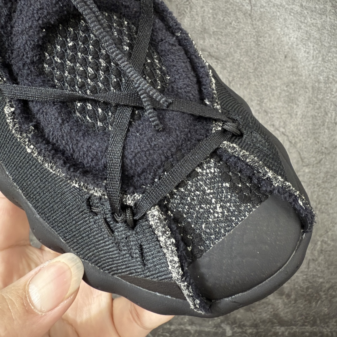 图片[7]-【TOP纯原版】Fragment Design x NK Mind 002 藤原浩联名 足底按摩舒适运动休闲训练鞋 黑蓝 IQ8504-002 全套原厂楦头原纸板数据档案 历时四个月倾力打造 原厂0937机台Flyknit飞织工艺 鞋面针织密度弹性完美同步原鞋 工艺同步公司 原厂压底模 加固按摩单元 防止颗粒松动 原装TUP鞋扣 亮黑后跟条 白色字体采用工业级丝网印刷（丝印）工艺 字体边缘锐利清晰 笔画粗细均匀 没有毛边或晕染 依旧延续Mind系列的标志性外观 采用黑色Flyknit鞋面 并用到拼接结构和外露缝线强调设计感 鞋底依旧配备22个皇家蓝独立泡棉按摩球 鞋底的FRAGMENT经典标语也同样保留其中 还在鞋舌加入了一块印有闪电章的特殊提环 来进一步表明联名身份 正常尺码 尺码：36 36.5 37.5 38 38.5 39 40 40.5 41 42 42.5 43 44 44.5 45 46.5 47.5-莆田鞋