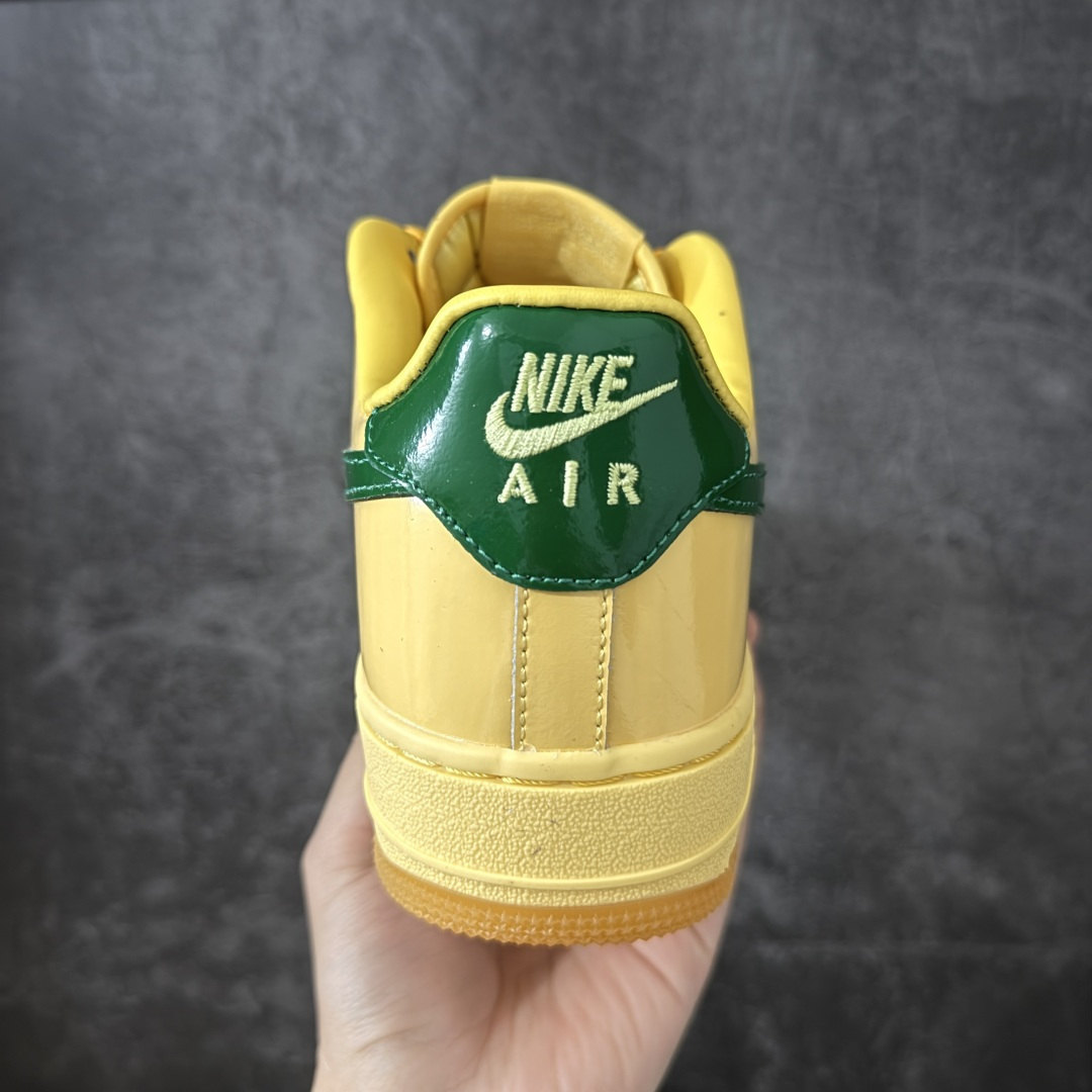 图片[4]-【Top纯原】NK Air Force 1\’07 Low \”Topaz Gold\” 黄玉 空军一号低帮休闲板鞋 #鞋款整体以亮面皮革覆盖，通体柠檬黄的配色搭配绿色Swoosh点缀，营造出千禧年的复古氛围。 货号：IO4489-700 尺码：40 40.5 41 42 42.5 43 44 44.5 45 46 47.5-莆田鞋