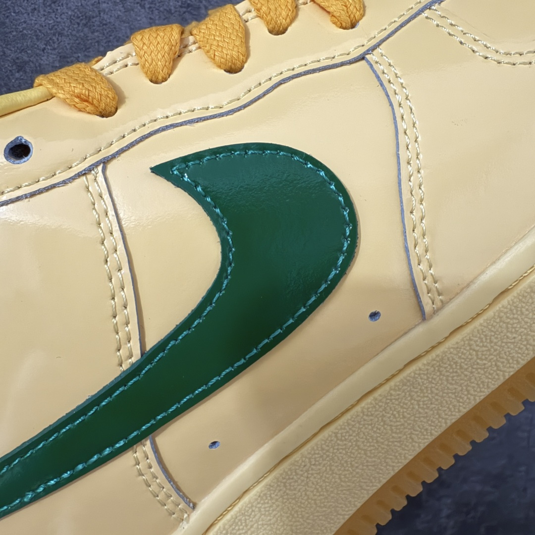 图片[3]-【Top纯原】NK Air Force 1\’07 Low \”Topaz Gold\” 黄玉 空军一号低帮休闲板鞋 #鞋款整体以亮面皮革覆盖，通体柠檬黄的配色搭配绿色Swoosh点缀，营造出千禧年的复古氛围。 货号：IO4489-700 尺码：40 40.5 41 42 42.5 43 44 44.5 45 46 47.5-莆田鞋