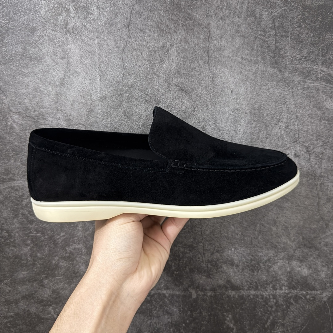【渠道礼盒版】Loro Piana LP乐悠翩雅25 舒适一脚蹬乐福鞋 目前市场最优品质 全鞋原材料 超高清洁度 完美版型 研究了四个月终于可量产完全复刻💯 徒步五万步不脚疼的鞋 LP是意大利顶级奢侈品牌 低调奢华 设计都是一贯纯色系 简单、细节巧妙、清新脱俗！ 不想满大街撞款的可以看看这个品牌、ins、小红书随处可见这个品牌的身影 ！原版一比一定制 细节处理很好‼️ 面部：进口鹿皮反毛羊皮 垫脚：牛皮垫脚 大底：原版耐磨高弹牛筋底 尺码：38-46-选品中心