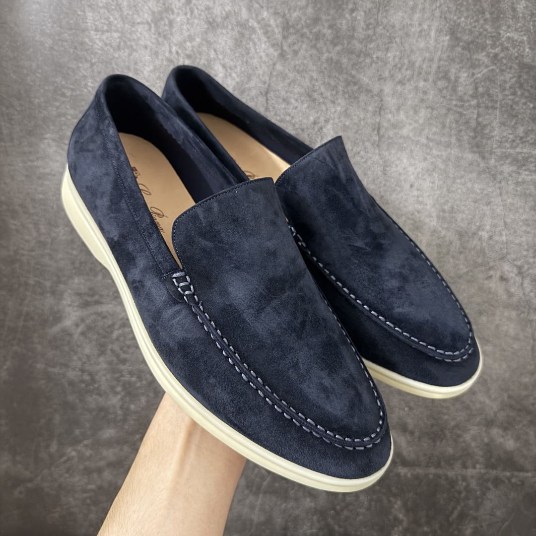【渠道礼盒版】Loro Piana LP乐悠翩雅25 舒适一脚蹬乐福鞋 目前市场最优品质 全鞋原材料 超高清洁度 完美版型 研究了四个月终于可量产完全复刻💯 徒步五万步不脚疼的鞋 LP是意大利顶级奢侈品牌 低调奢华 设计都是一贯纯色系 简单、细节巧妙、清新脱俗！ 不想满大街撞款的可以看看这个品牌、ins、小红书随处可见这个品牌的身影 ！原版一比一定制 细节处理很好‼️ 面部：进口鹿皮反毛羊皮 垫脚：牛皮垫脚 大底：原版耐磨高弹牛筋底 尺码：38-46-选品中心