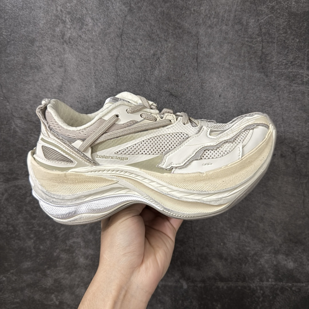 【VG纯原】Balenciaga巴黎世家26代 Jet 压纹印花 圆头厚底4.25cm 低帮 老爹鞋 米色 市场老牌巴黎世家大厂出品 品质价格无需多言 原鞋原材料打造 一比一细节还原 此款相对之前款式轻质很多 超厚鞋底增高4-5cm 高街风格-莆田鞋