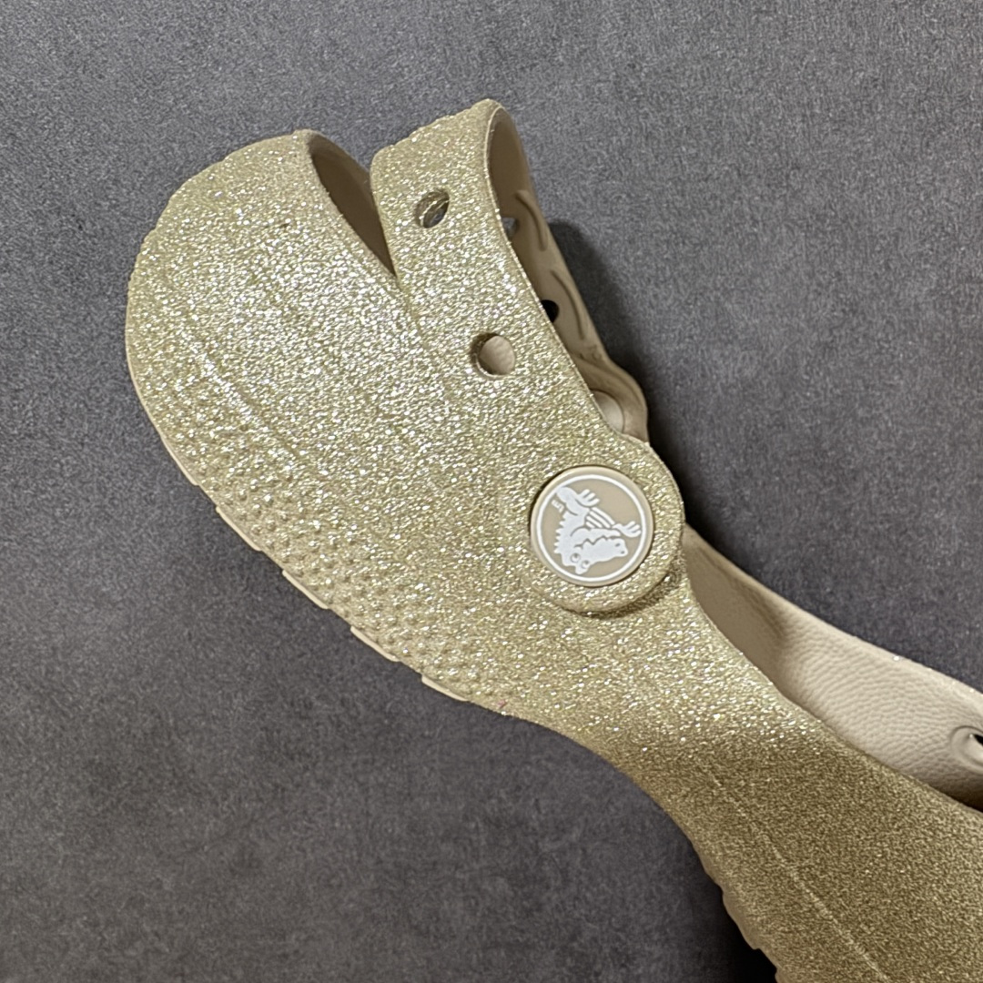图片[7]-【公司级】Crocs 卡骆驰 芭蕾舞系列 低帮 玫瑰金 舒适百搭经典透气凉鞋拖鞋平底鞋洞洞鞋 时尚撞色设计，充满活力的全新系列，同时拥有复古条纹与经典Logo标志；可调节后跟带，前面变成惬意舒适的凉拖，后面行走跑跳更加稳妥；秉承核心的塑模鞋履工艺，推出了适宜四季的丰富休闲鞋品，所有Crocs鞋款均采用Croslitehb材料制造，这项技术令每一双鞋都具有柔软、舒适、轻便、无痕的出色品质，而这也是每个Crocs拥有者所了解和钟爱的。 货号：214282-710 尺码：35-40 M3-M7 M3=35-36 M4=36-37 M5=37-38 M6=38-39 M7=39-40-莆田鞋
