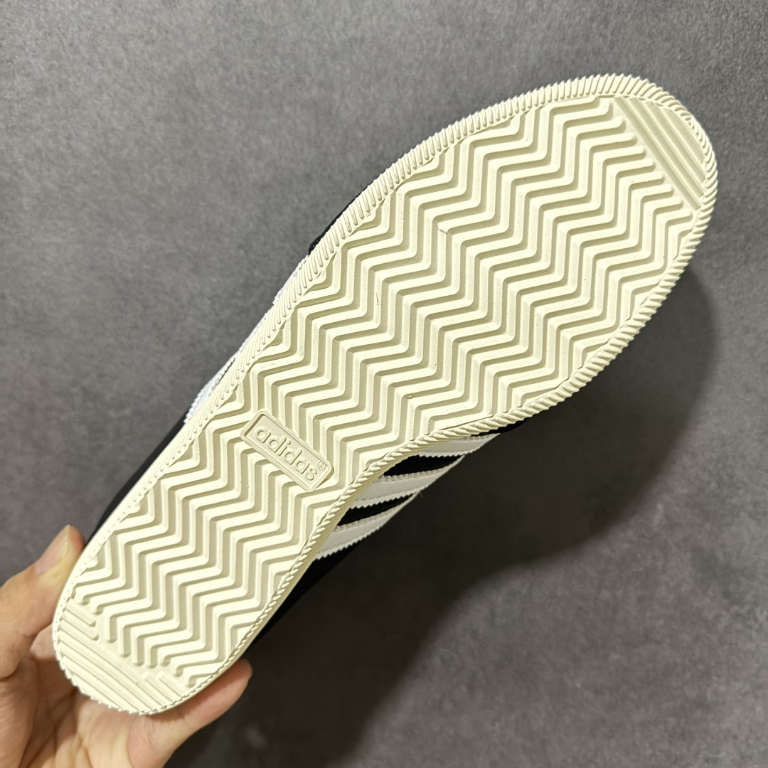 图片[9]-【公司级】adidas阿迪达斯三叶草男女鞋CHANGLE运动休闲鞋，经典鞋款，皮革鞋面，橡胶外底，提供可靠抓力。日版鞋款致敬经典，融入现代风格。以复古低帮造型亮相，经典设计得以保留，并融入了双缝线丁 型鞋头焕新。采用舒适的摔纹打孔皮革精心打造，触感良好又实穿。鞋带设计，提供贴合且可调节的穿着体验，适合日常穿着。橡胶外底提供可靠抓力，令此款，运动鞋成为城市探索的百搭之选。adidas 品牌标识也为复古外观增添了正宗实感。 货号：KJ3960 尺码： 36-45带半码-莆田鞋
