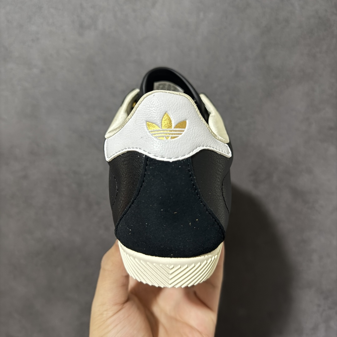 图片[4]-【公司级】adidas阿迪达斯三叶草男女鞋CHANGLE运动休闲鞋，经典鞋款，皮革鞋面，橡胶外底，提供可靠抓力。日版鞋款致敬经典，融入现代风格。以复古低帮造型亮相，经典设计得以保留，并融入了双缝线丁 型鞋头焕新。采用舒适的摔纹打孔皮革精心打造，触感良好又实穿。鞋带设计，提供贴合且可调节的穿着体验，适合日常穿着。橡胶外底提供可靠抓力，令此款，运动鞋成为城市探索的百搭之选。adidas 品牌标识也为复古外观增添了正宗实感。 货号：KJ3960 尺码： 36-45带半码-莆田鞋