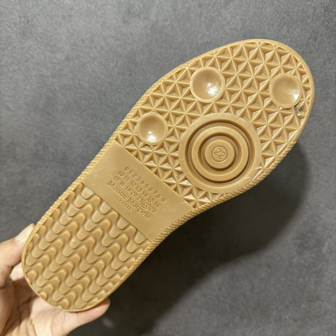 图片[9]-【公司级】Maison Margiela梅森马吉拉Replica 休闲低帮德训鞋 采用绒面和皮革拼接，橡胶底耐磨防滑，打造欧美时尚。该鞋款的外观设计走在时尚前沿，其独特的风格款式构成了品牌身份重要的一部分。 货号：S58WS0109 尺码： 35 36 37 38 39 40-莆田鞋
