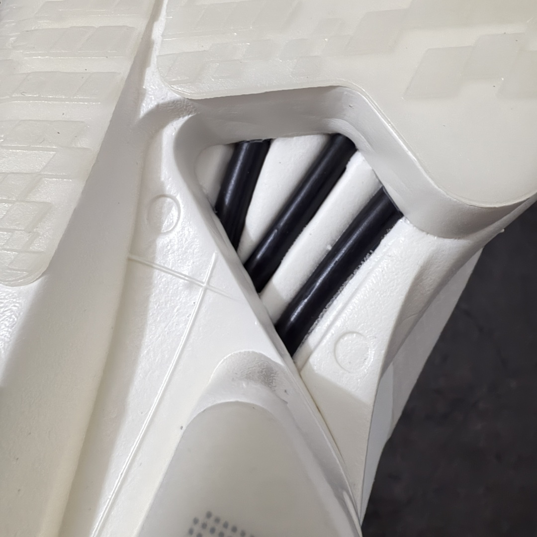 图片[10]-【NO.1纯原】Y3 x Adidas Adizero Adios Pro 4 M竞训跑步鞋 KI6875 市场独一档品质 区别所有版本 原鞋购入开发数月 原材料 原档案打造 细节版型一比一 独立双层组合底私模.超软弹发泡超临界底 搭配ENERGYRODS 2.0真碳柱，每一步都动力满满 鞋面用的是Lightlock技术，轻透又贴合，就像给脚定制的一样。 中底是全掌Lightstrike Pro泡棉，软弹感超绝 真正一比一还原真实脚感💪🏻 尺码：36 36.5 37 38 38.5 39 40 40.5 41 42 42.5 43 44 44.5 45 46-莆田鞋