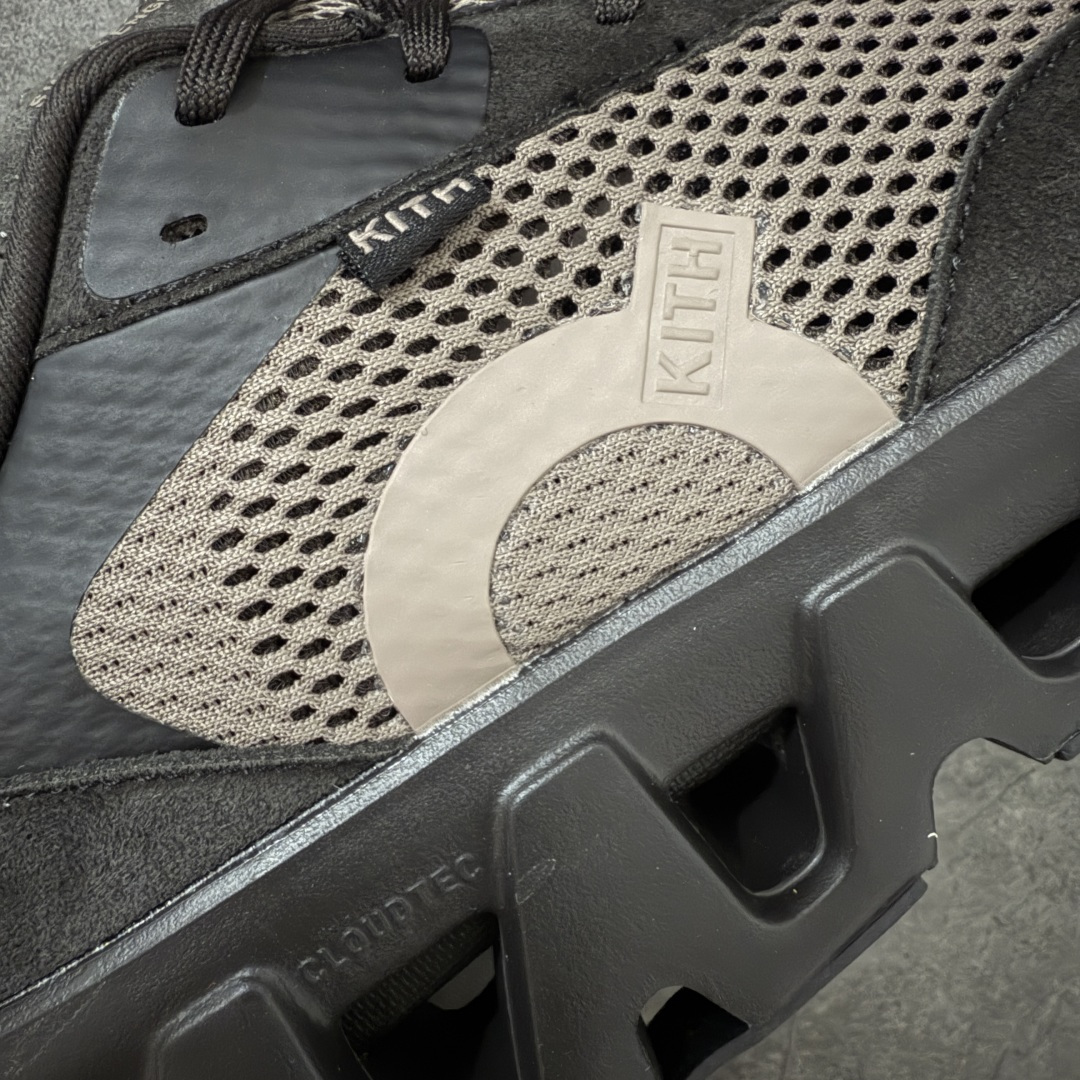 图片[3]-【OG纯原】KITH x ON 昂跑联名 Cloudswift K-Tech 1 系列 3MG10775560 低帮休闲跑步鞋 大厂出品 原版有1比1打造 配件齐全 外贸专供 尺码最大做到46码 市面最高还原度版本 打造最强品质 没有之一 全新开发的鞋面结构，用高透气网布拼了大面积的合成麂皮。这种材质碰撞脱离了普通跑鞋的塑料感，更有时装质感；搭载了On的CloudTec缓震科技和Helion超级泡棉，全新的Cloudswift鞋底结构，脚感和支撑性都拉满，外底还直接刻上了Kith的字母组合，彰显联名身份；翻开鞋底，是定制的Kith Monogram老花外底，既保留了On的专业感，又带点Kith标志性的精致灰调。 尺码：36 36.5 37.5 38 38.5 39 40 40.5 41 42 42.5 43 44 44.5 45 46-莆田鞋