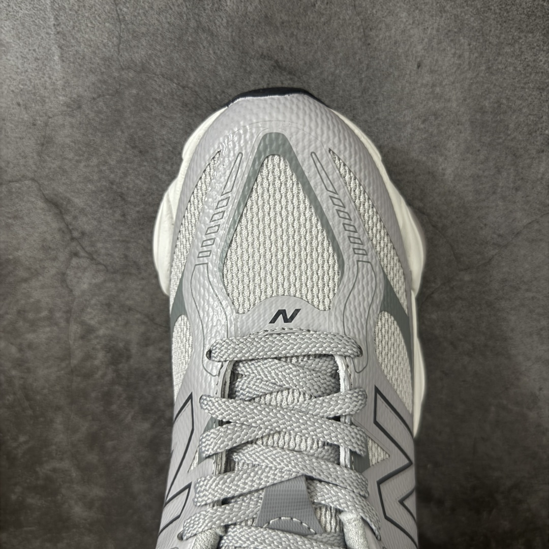 图片[5]-【纯原版】 New Balance NB9060 联名款 复古休闲运动慢跑鞋 U90601NR 全套原楦原纸板原厂数据开发 进口三明治网面 原装进口翻毛皮料正确绒感卡色 正确中底拉帮中底网布细节 原厂标裁 带紫光防伪 定制后跟透明水晶模块 冲裁组合 大底贴合程度胶水上色把控完美 整洁度挑战全网艺术家 多道序QC把关品质完善 匠心打造 耗时两个月开发完成 工艺极其复杂难度可想而知 新开独立私模大底 全网唯一正确六层组合大底 高端零售专供产物 尺码：36 37 37.5 38 38.5 39 40 40.5 41 42 42.5 43 44 45 46.5-选品中心