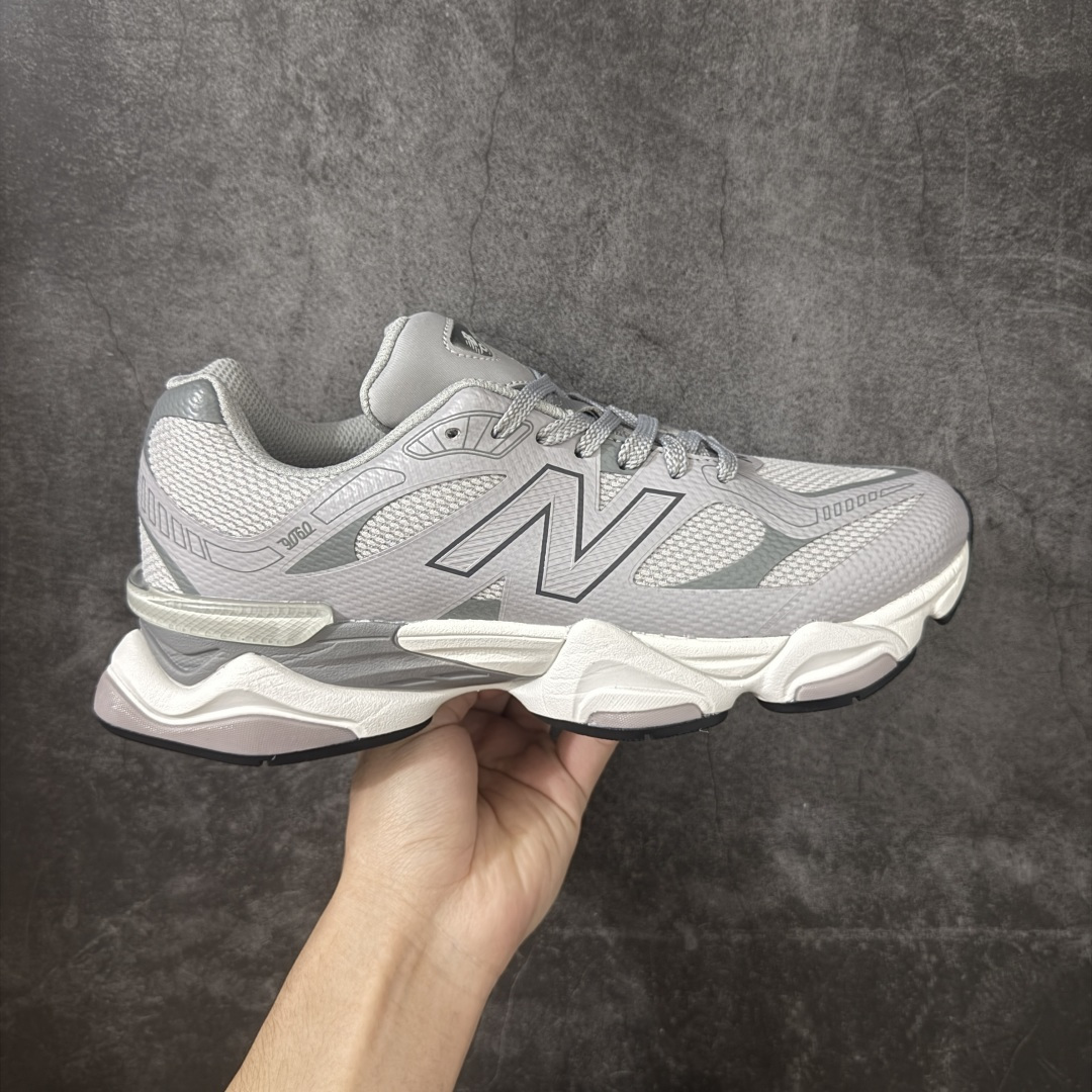 【纯原版】 New Balance NB9060 联名款 复古休闲运动慢跑鞋 U90601NR 全套原楦原纸板原厂数据开发 进口三明治网面 原装进口翻毛皮料正确绒感卡色 正确中底拉帮中底网布细节 原厂标裁 带紫光防伪 定制后跟透明水晶模块 冲裁组合 大底贴合程度胶水上色把控完美 整洁度挑战全网艺术家 多道序QC把关品质完善 匠心打造 耗时两个月开发完成 工艺极其复杂难度可想而知 新开独立私模大底 全网唯一正确六层组合大底 高端零售专供产物 尺码：36 37 37.5 38 38.5 39 40 40.5 41 42 42.5 43 44 45 46.5-选品中心