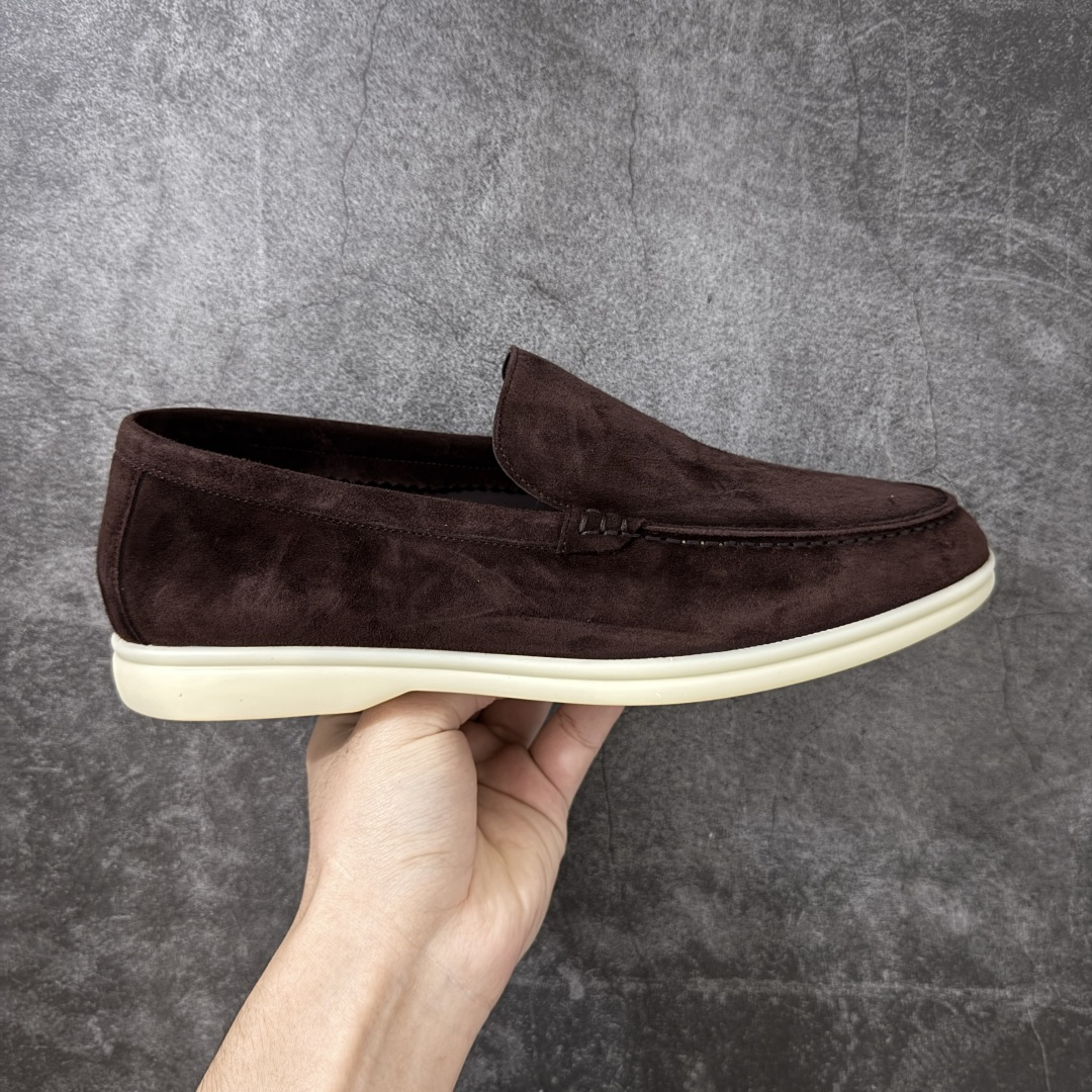 【渠道礼盒版】Loro Piana LP乐悠翩雅25 舒适一脚蹬乐福鞋 目前市场最优品质 全鞋原材料 超高清洁度 完美版型 研究了四个月终于可量产完全复刻💯 徒步五万步不脚疼的鞋 LP是意大利顶级奢侈品牌 低调奢华 设计都是一贯纯色系 简单、细节巧妙、清新脱俗！ 不想满大街撞款的可以看看这个品牌、ins、小红书随处可见这个品牌的身影 ！原版一比一定制 细节处理很好‼️ 面部：进口鹿皮反毛羊皮 垫脚：牛皮垫脚 大底：原版耐磨高弹牛筋底 尺码：38-46-选品中心