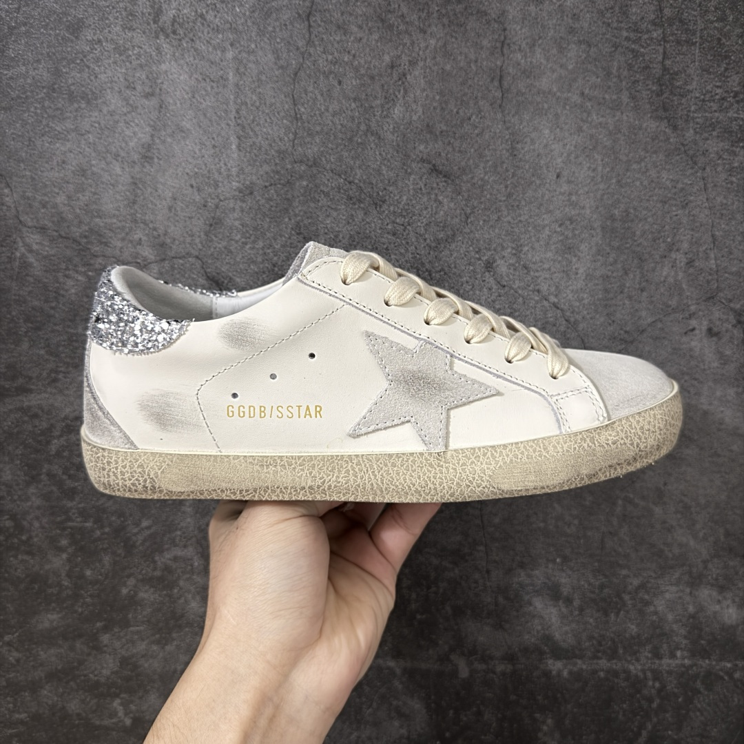 【莞产外贸版】GGDB Golden Goose Super Star 小脏鞋运动鞋 头层牛皮A级皮市面最顶级最性价比版本 欢迎各位外贸大佬拿样对比‼️ 火爆全网各路明星纷纷上脚，头层牛皮小脏鞋，顶级品质 全部细节官网同步 完美精细做工，全手工打磨做旧，自带3厘米内增高，巴黎时装周出镜率最高的小脏鞋。2020Golden Goose 官网同步上新，舒服不磨脚！ 尺码：35 36 37 38 39 40-选品中心