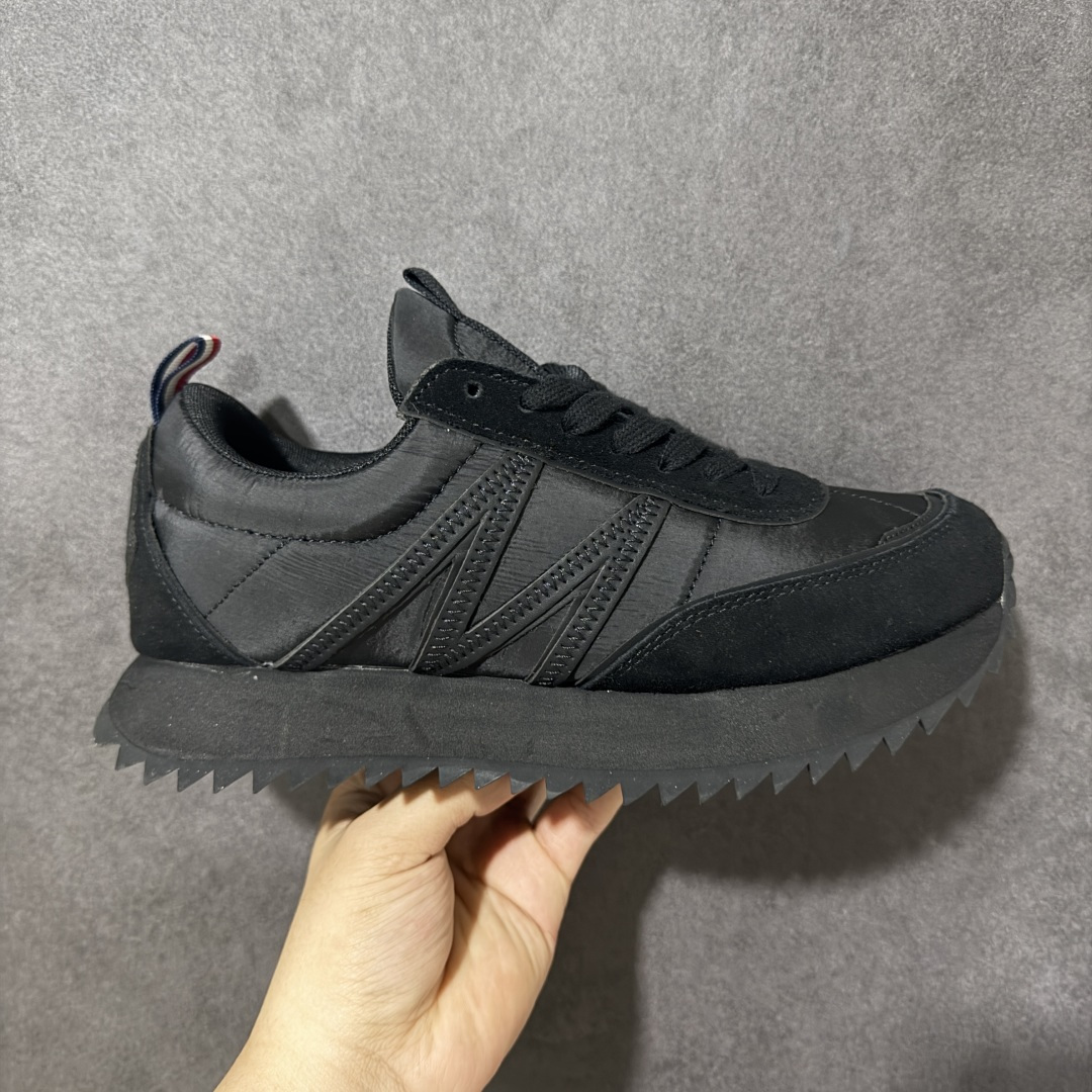 【公司级】盟可睐(蒙口)Moncler Pacey Low Sneaker 佩西系列低帮轻量户外登山运动鞋 #配置天地盖礼盒 #采用防撕裂牛津布组合翻毛皮饰片鞋面材质 #配置缓震OrthoLite(欧索莱)透气吸汗鞋垫 #双层EVA缓震材料中底 #外置锯齿防滑橡胶鞋底 尺码：36 37 38 39 40 41 42 43 44 45-选品中心